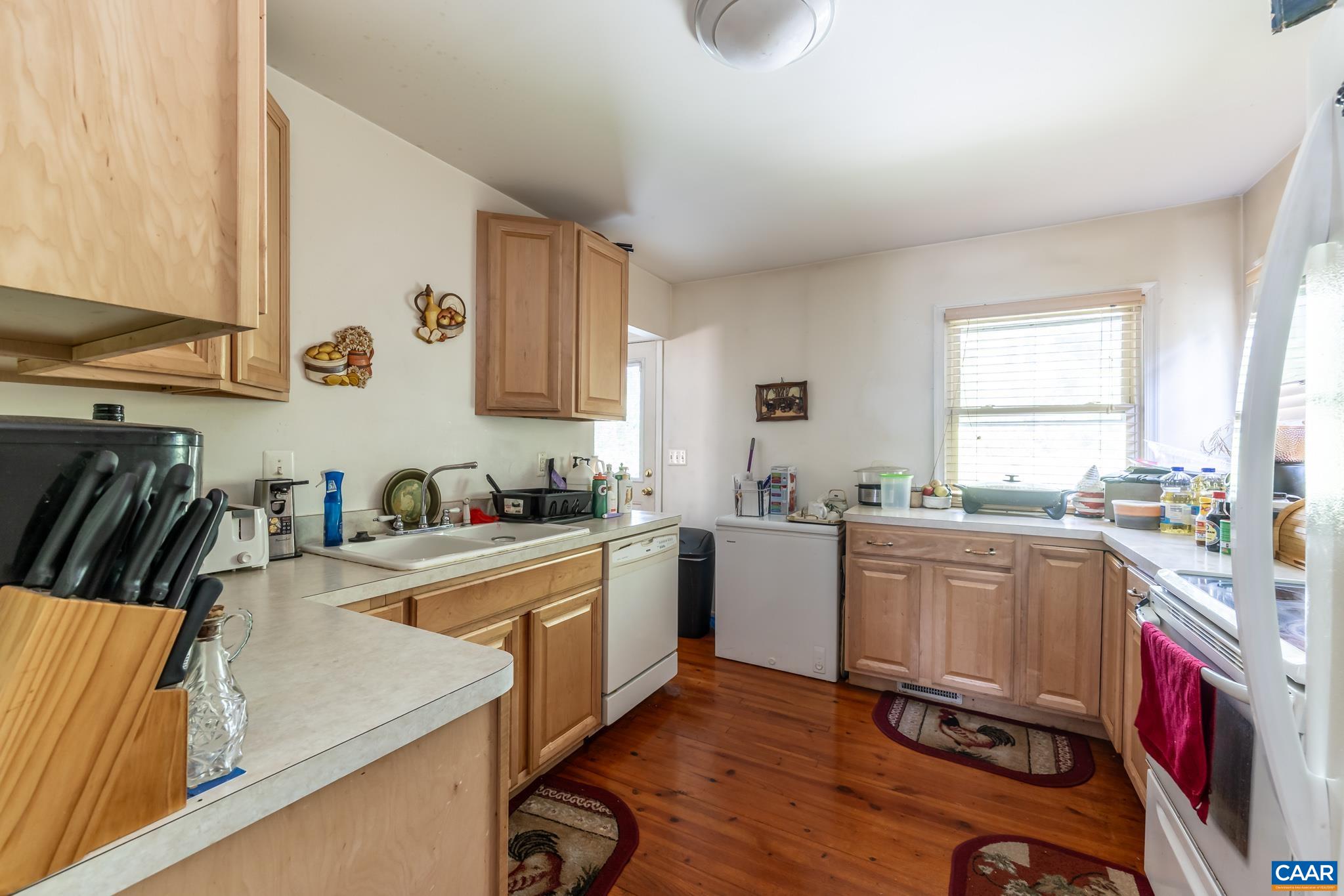 125 W PARK DR