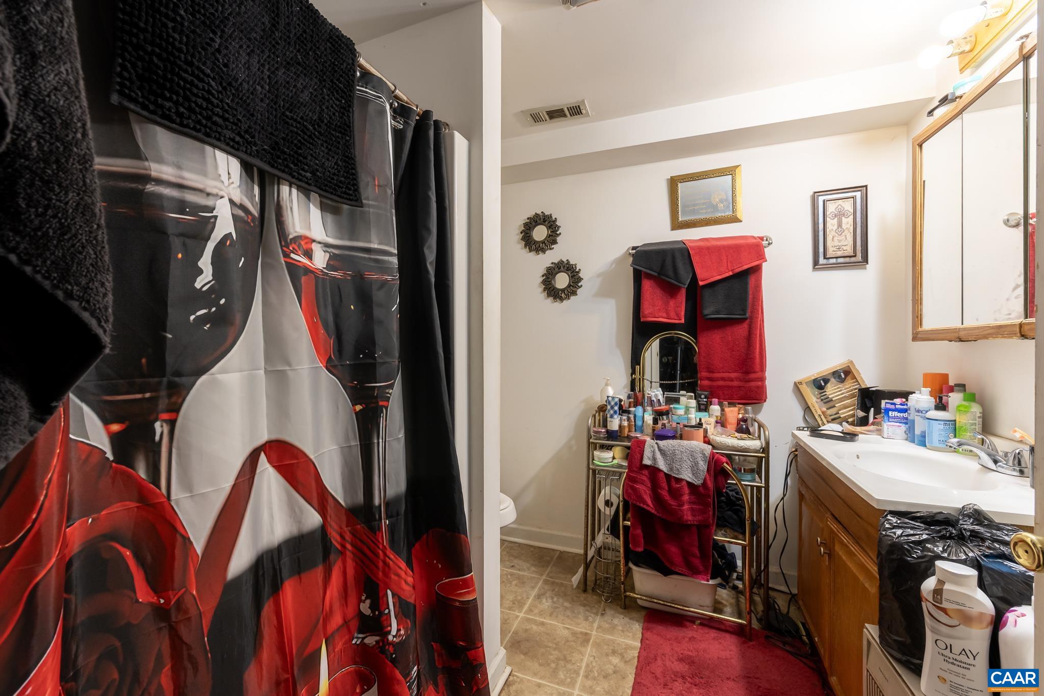 125 W PARK DR