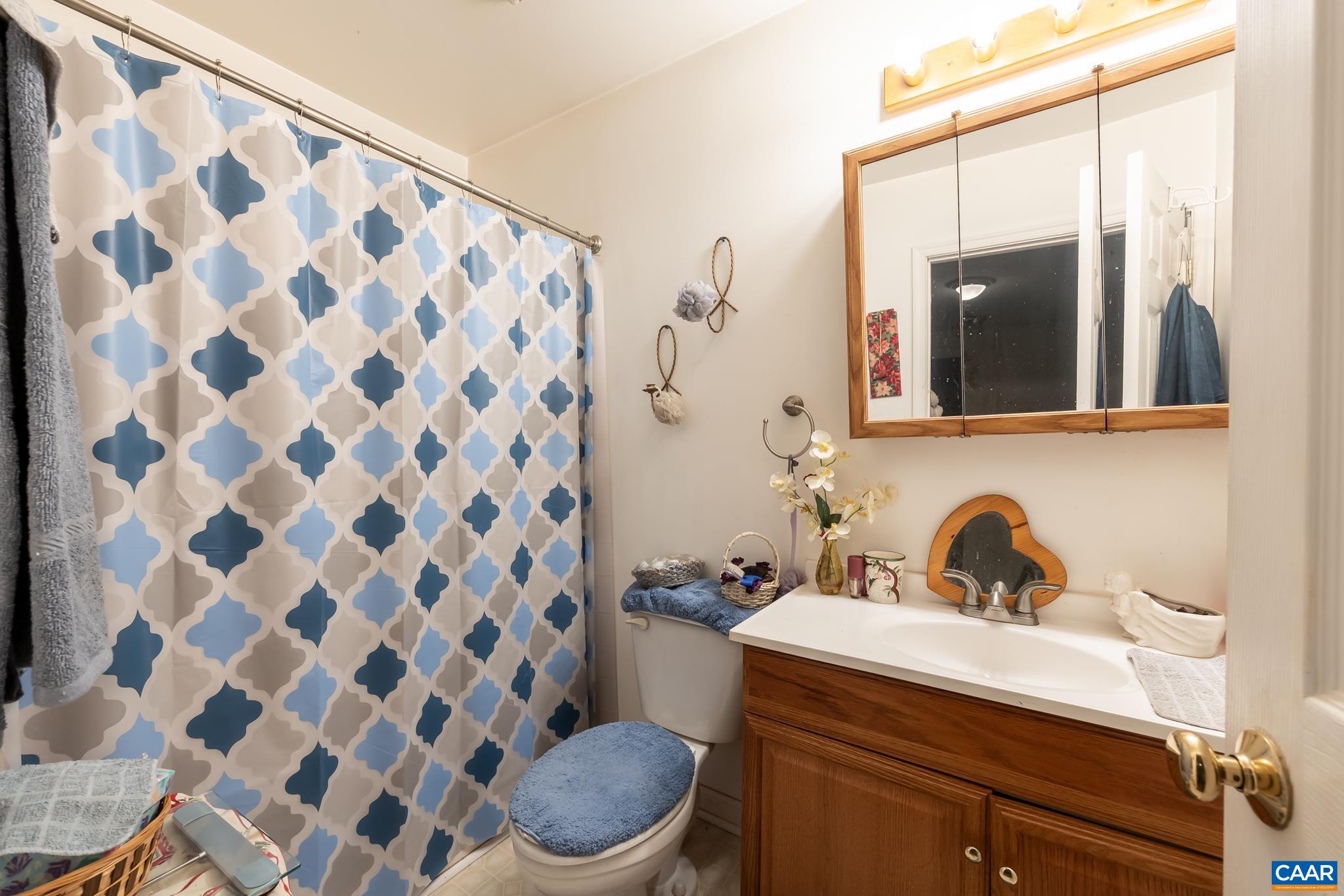 125 W PARK DR