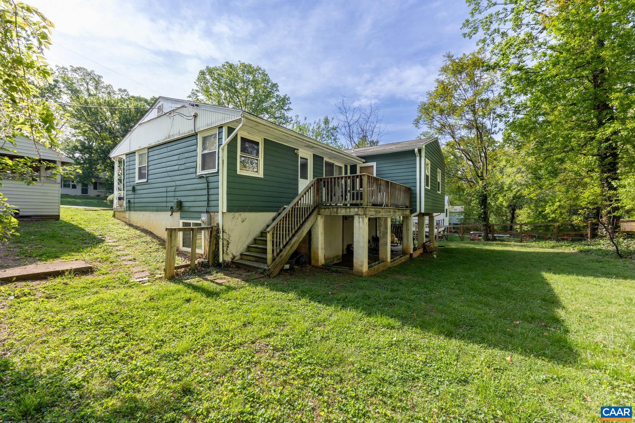 125 W PARK DR
