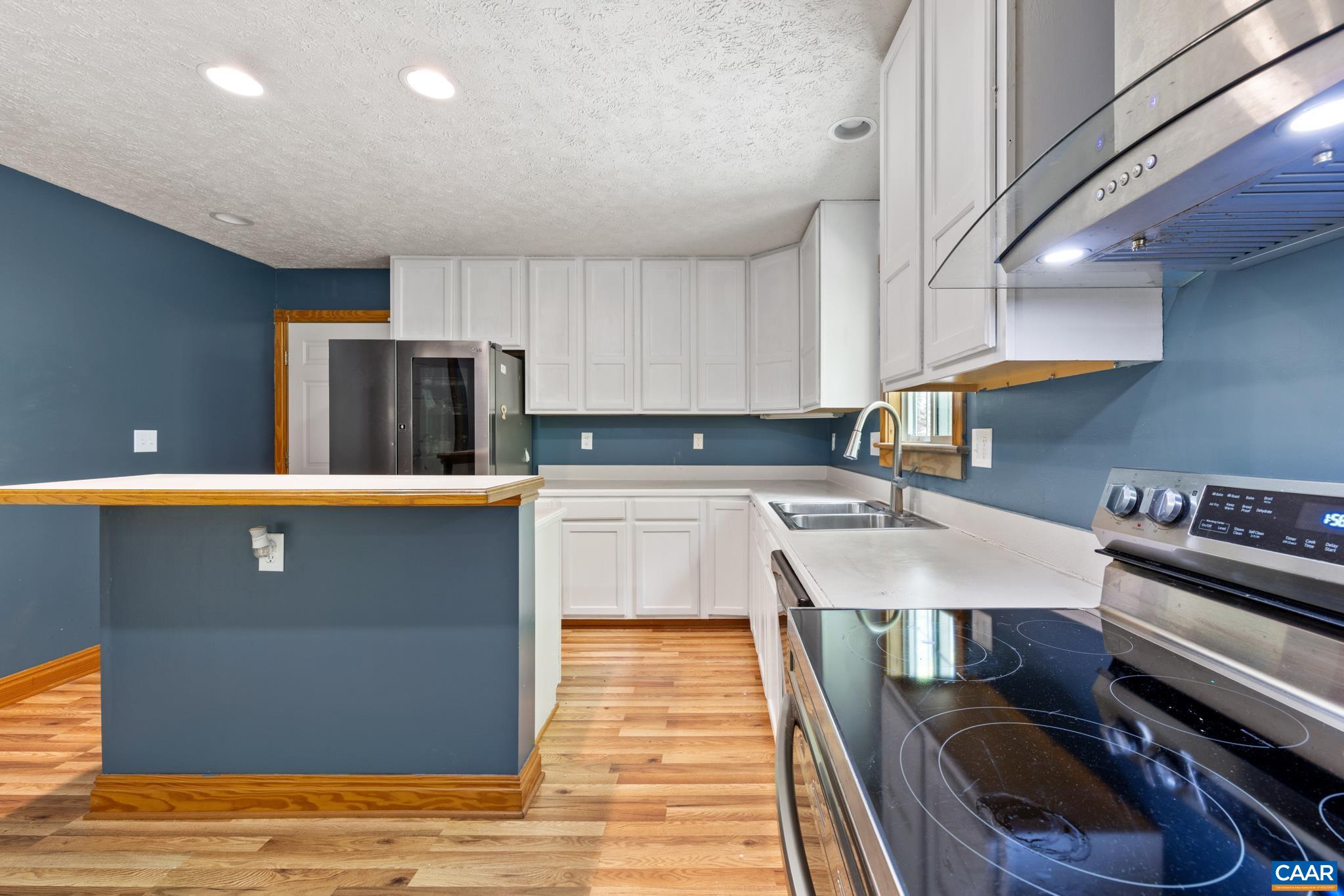 18 KINGSWOOD RD