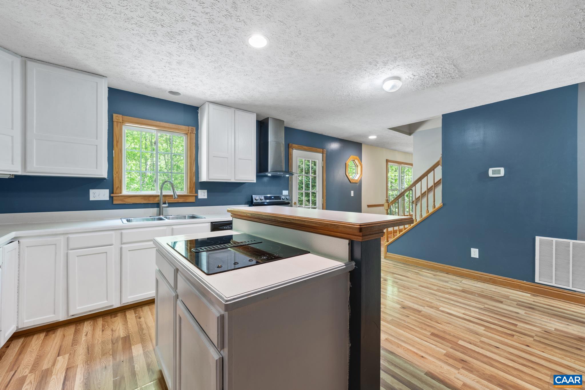 18 KINGSWOOD RD