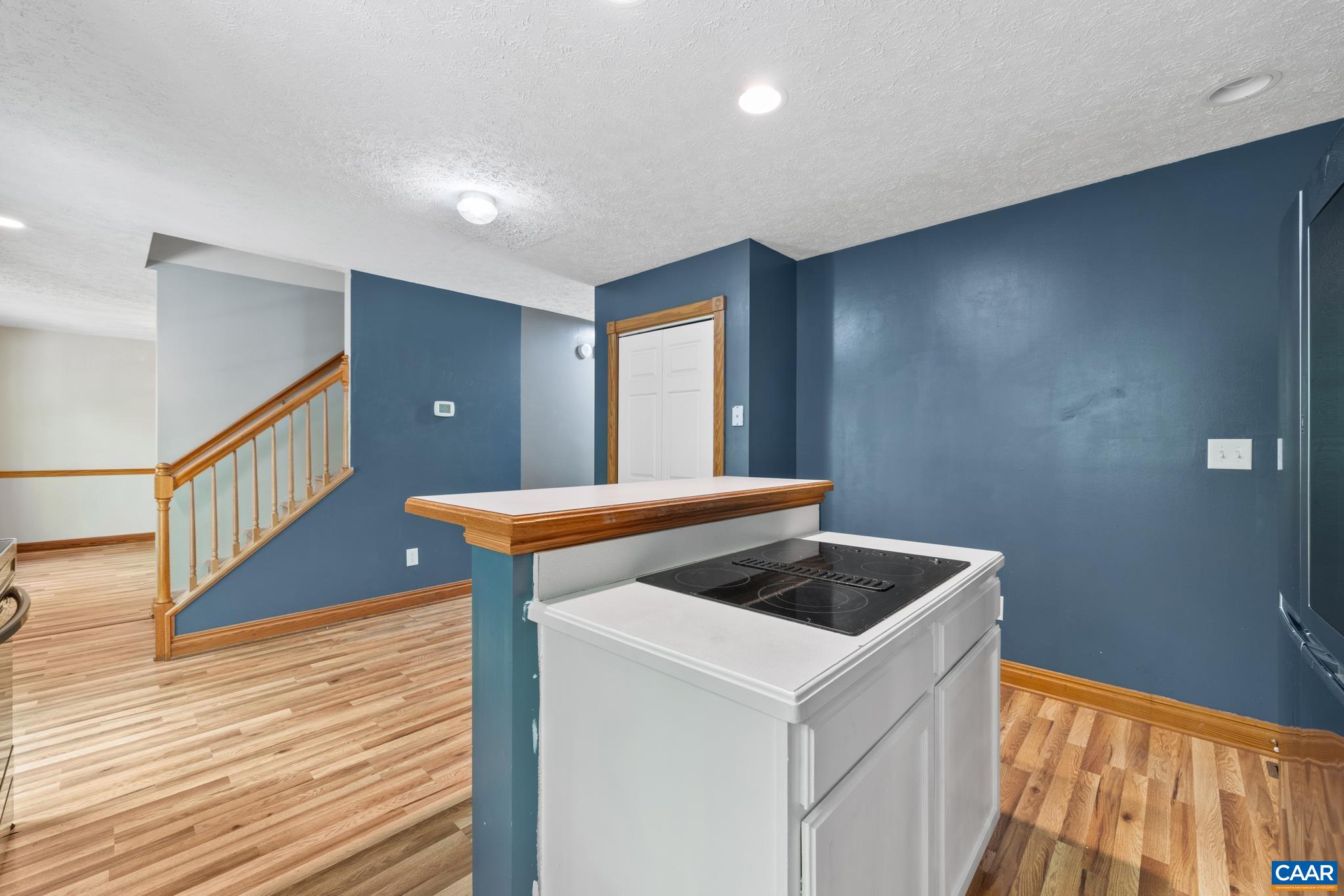 18 KINGSWOOD RD