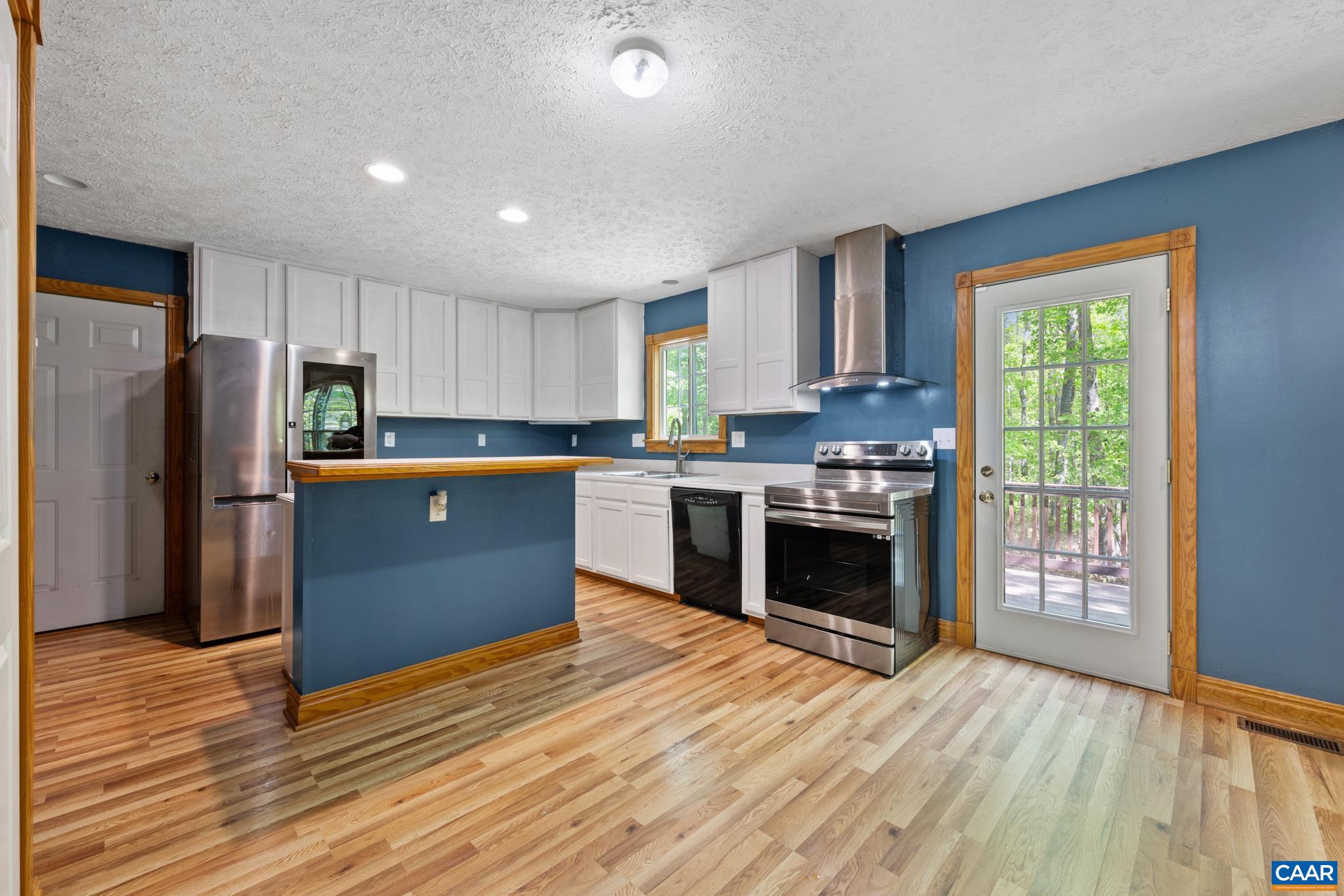 18 KINGSWOOD RD