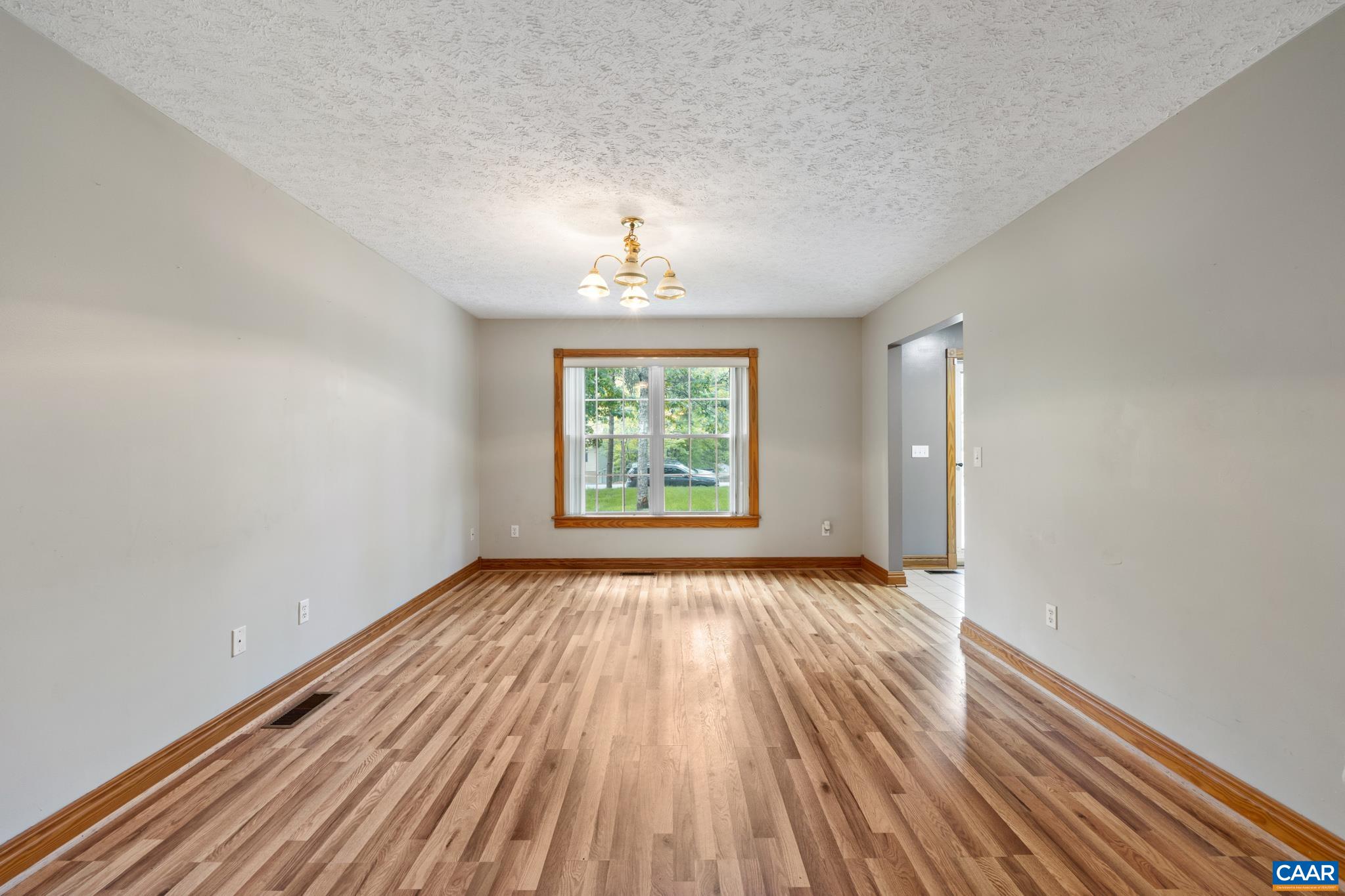 18 KINGSWOOD RD