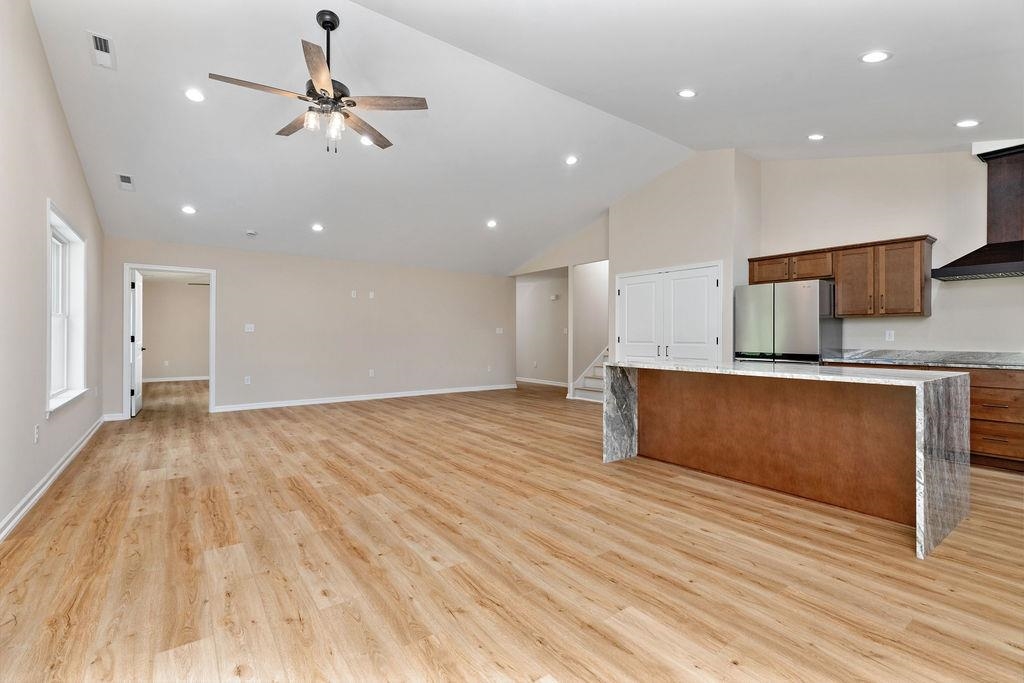 221 LINDBURGH DR