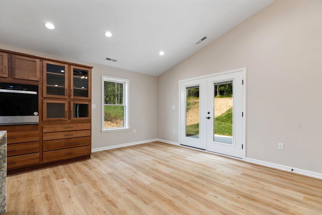 221 LINDBURGH DR