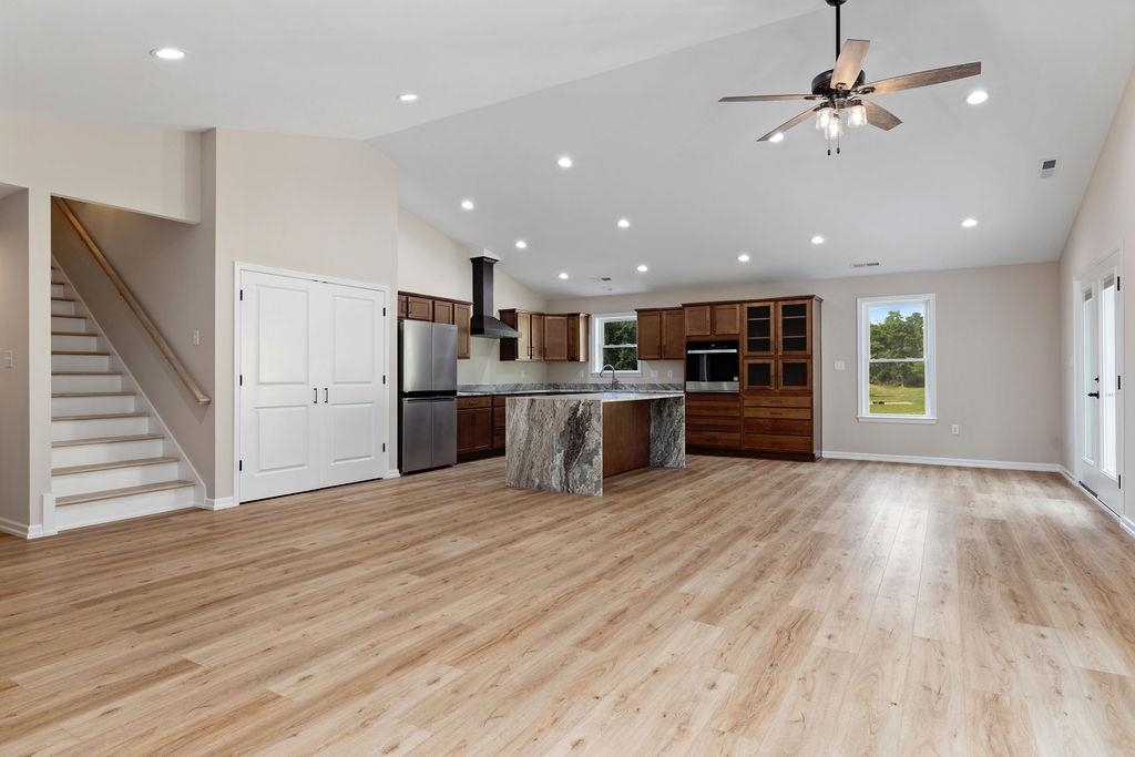 221 LINDBURGH DR