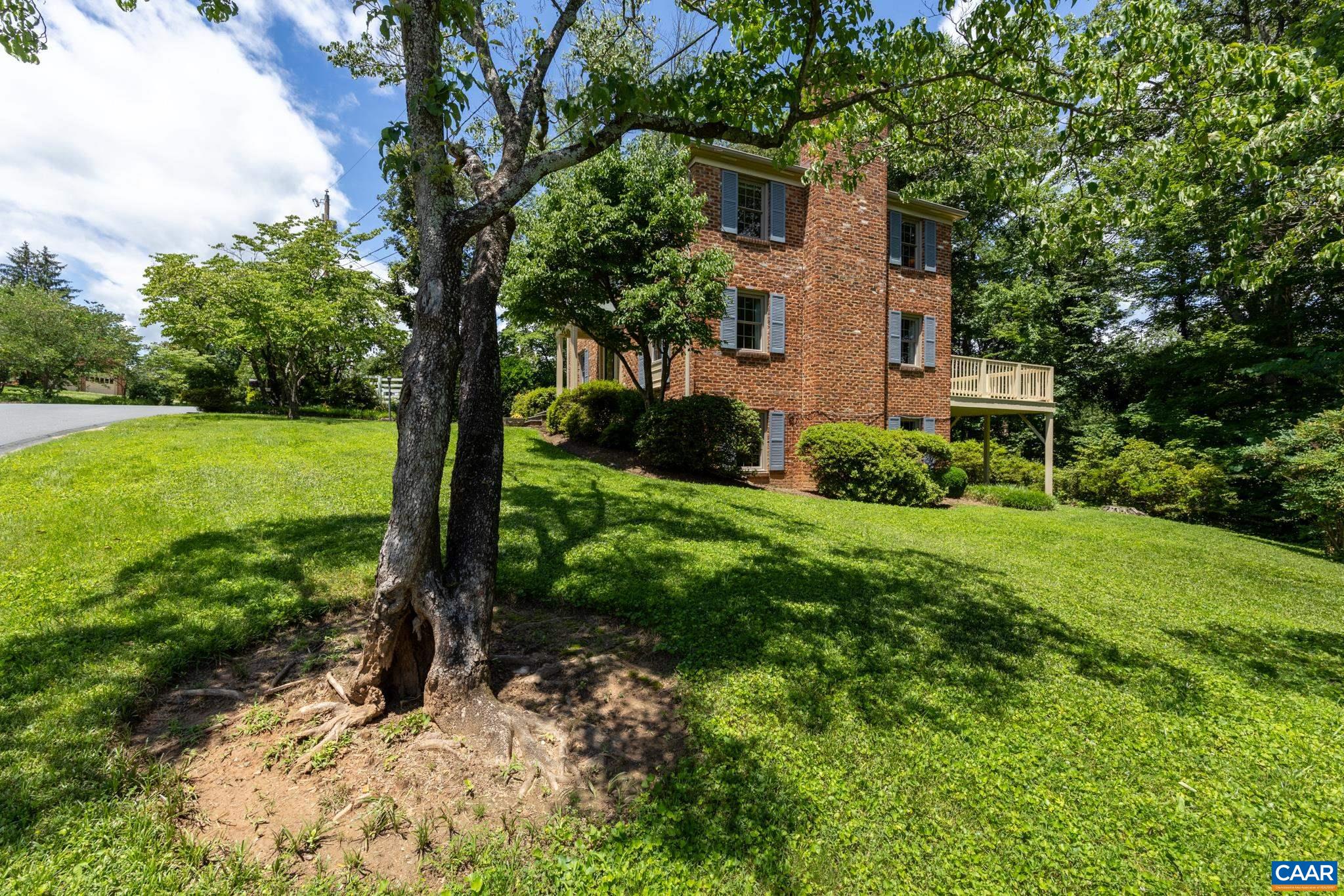 2402 BENNINGTON RD