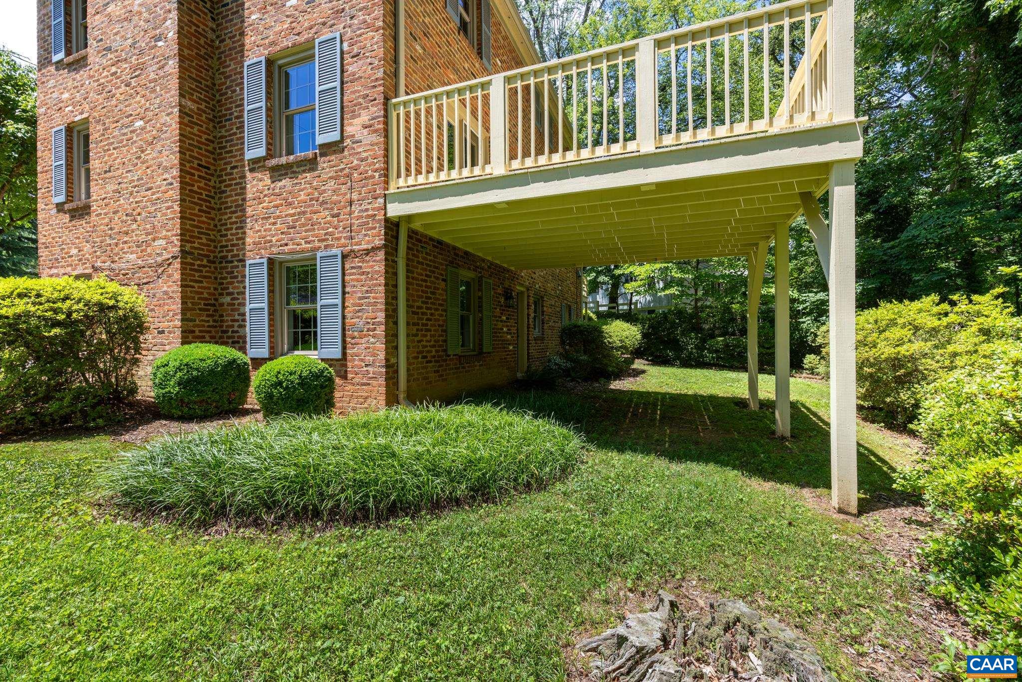 2402 BENNINGTON RD
