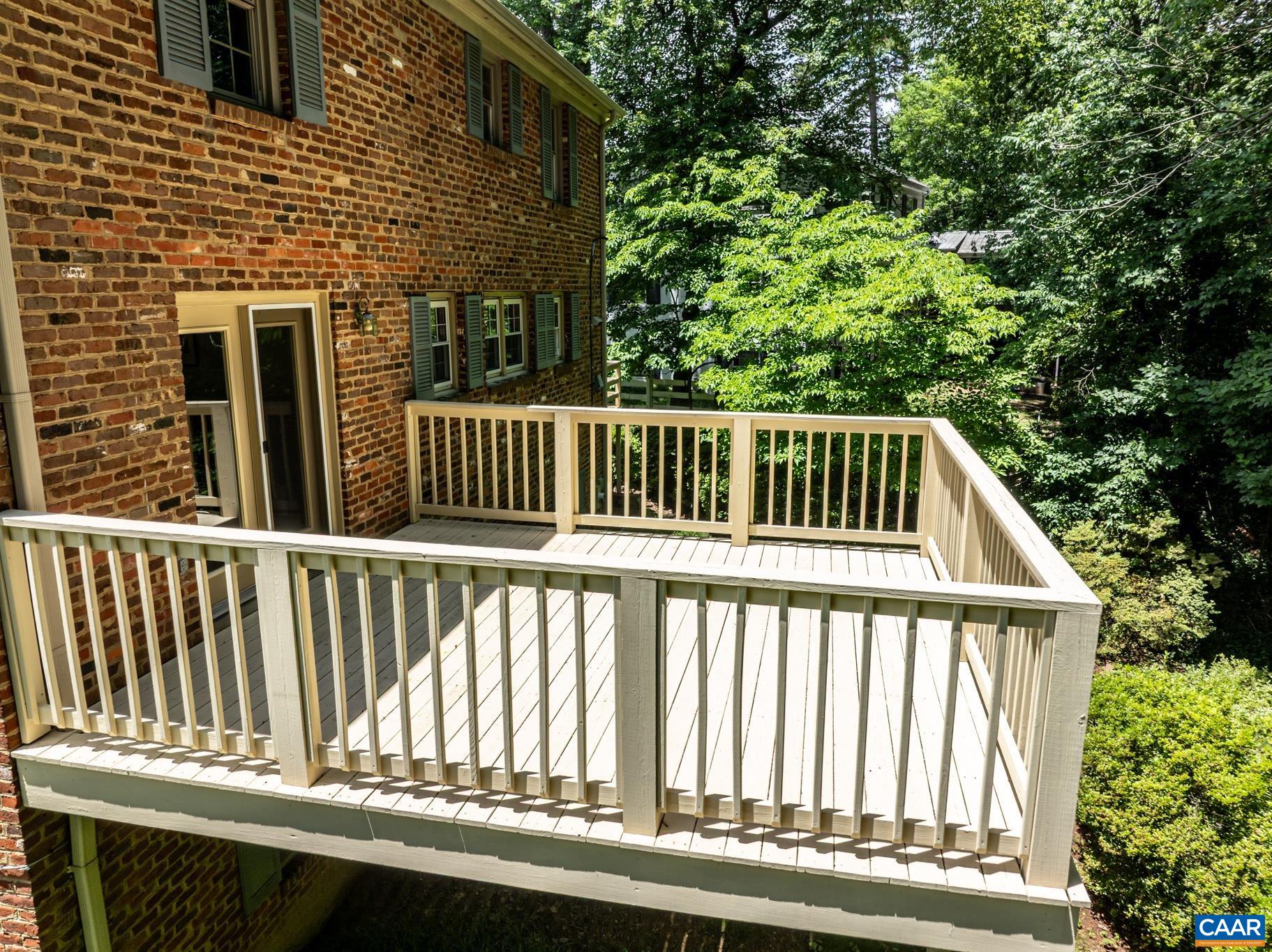 2402 BENNINGTON RD