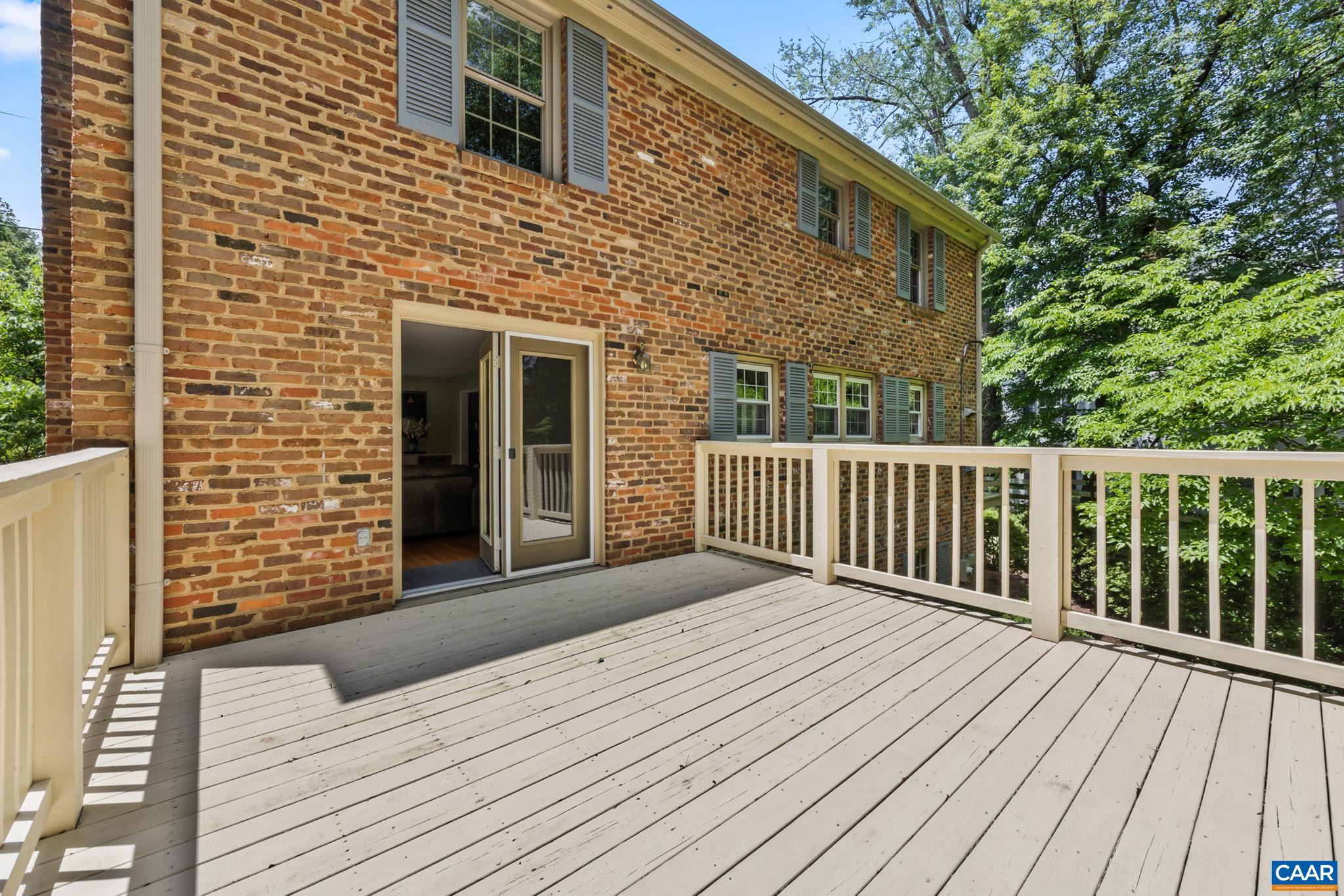 2402 BENNINGTON RD