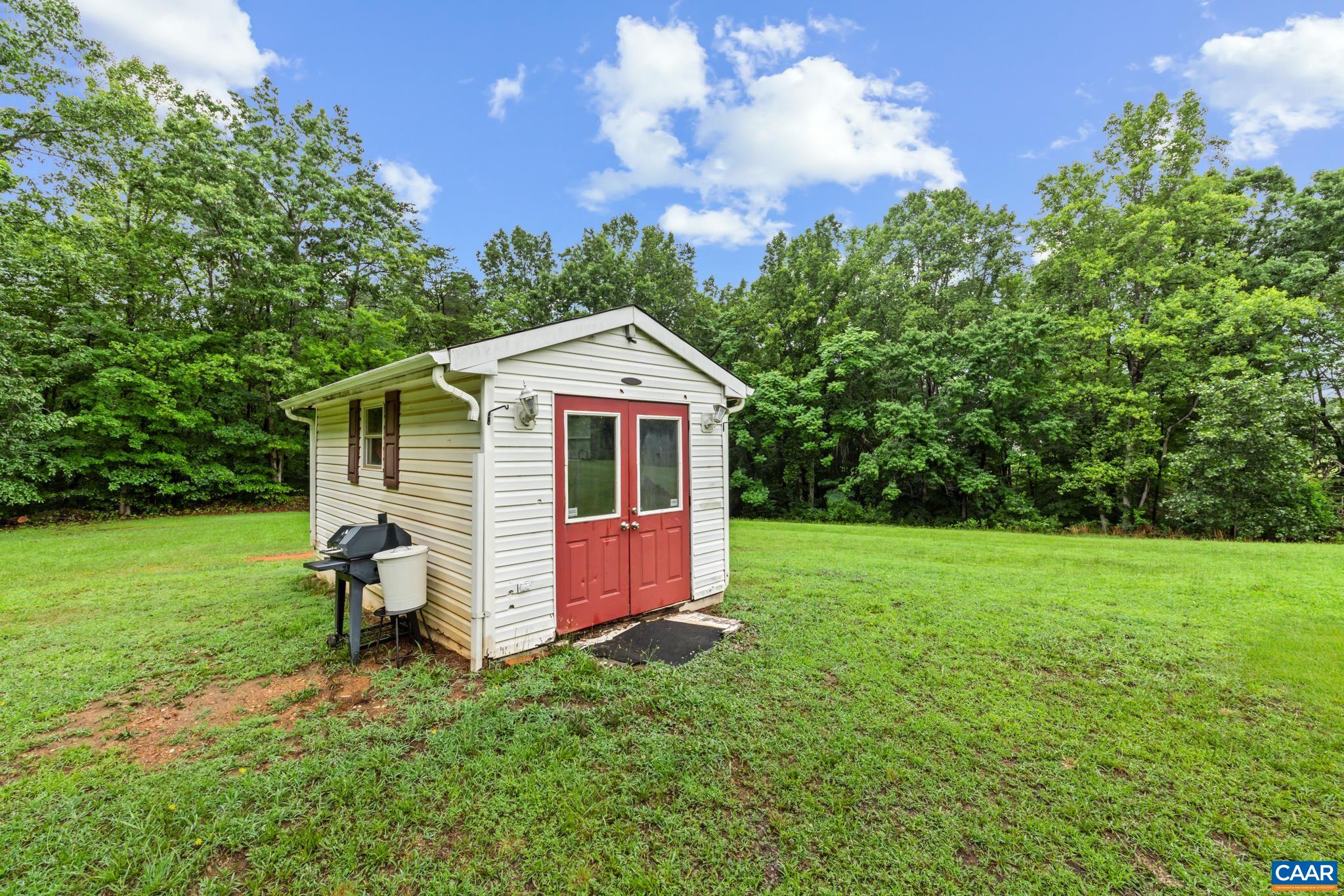 894 DOBBY CREEK RD