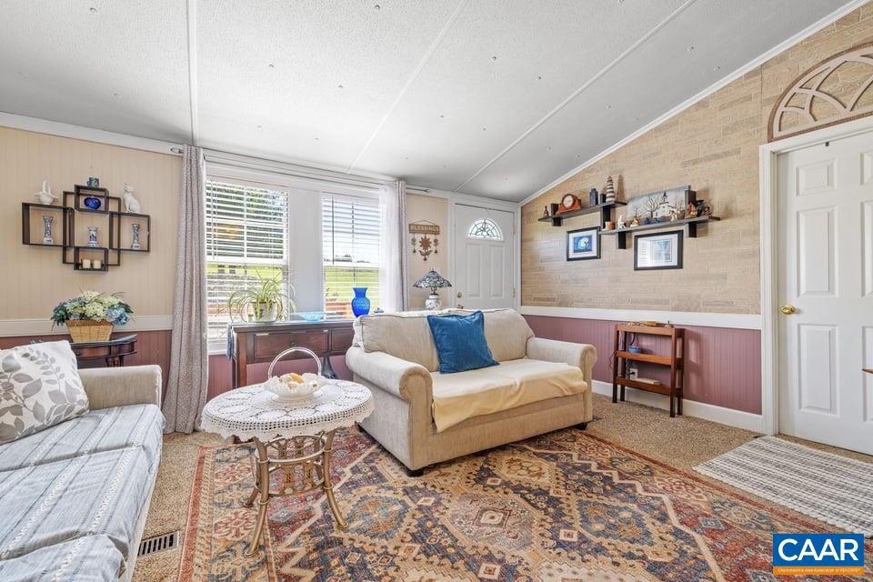10589 SPOTSWOOD TRL