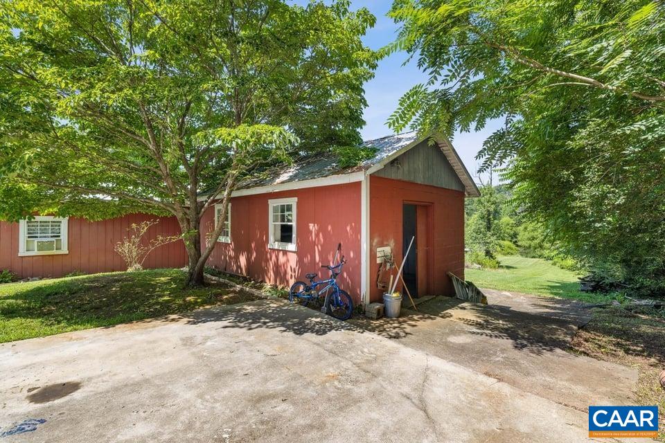 10589 SPOTSWOOD TRL