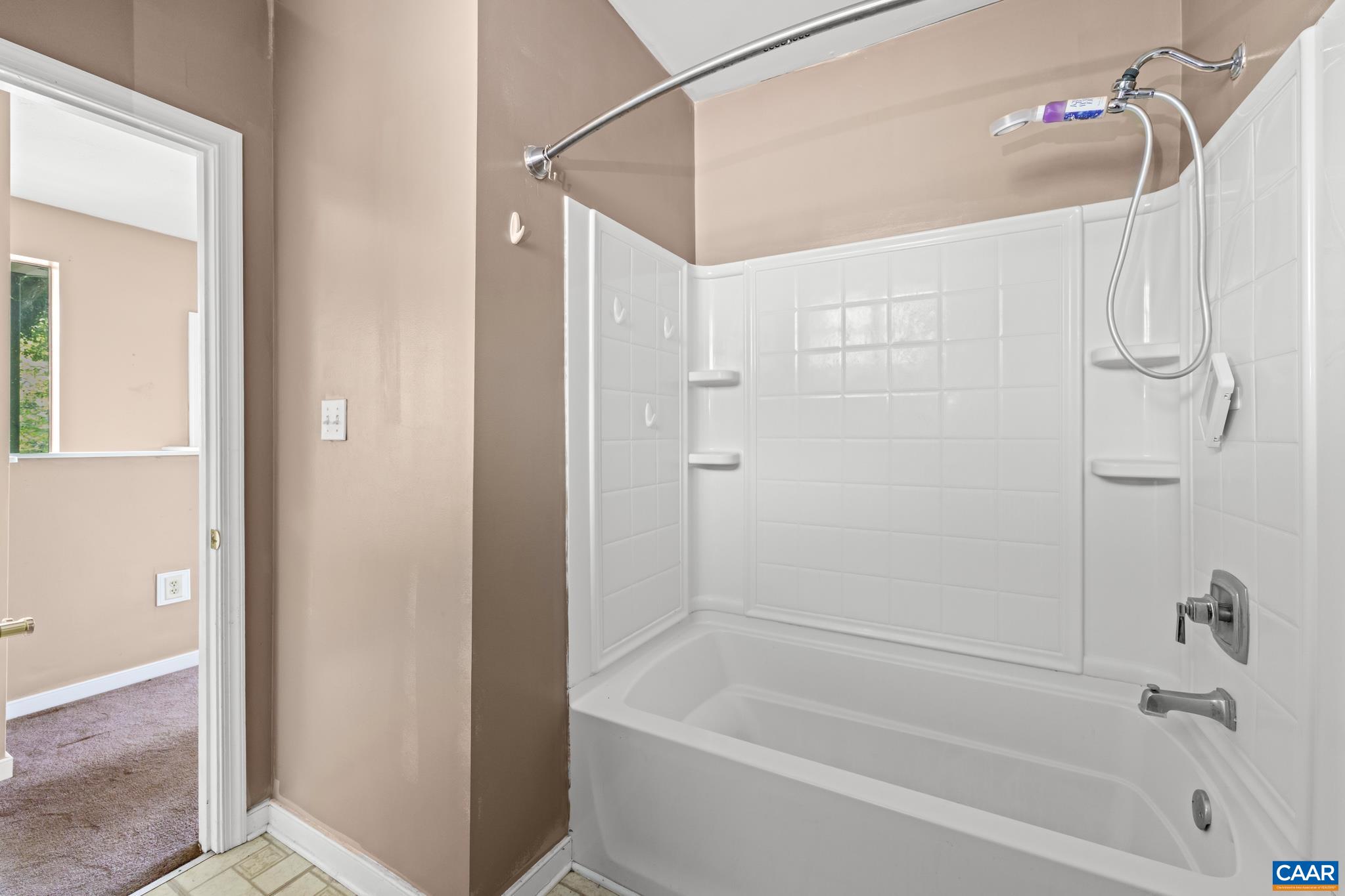 58 IRIS LN