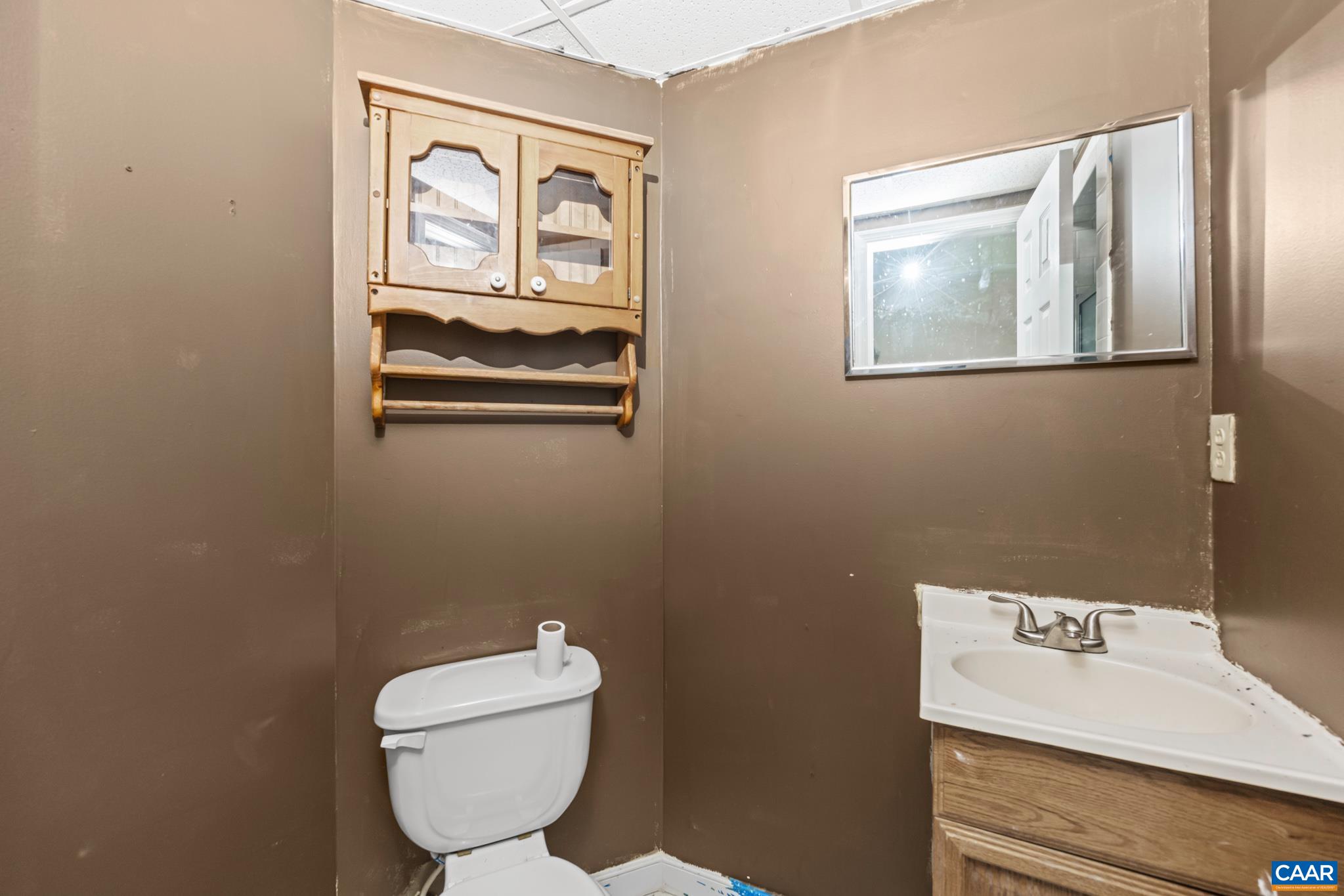 58 IRIS LN
