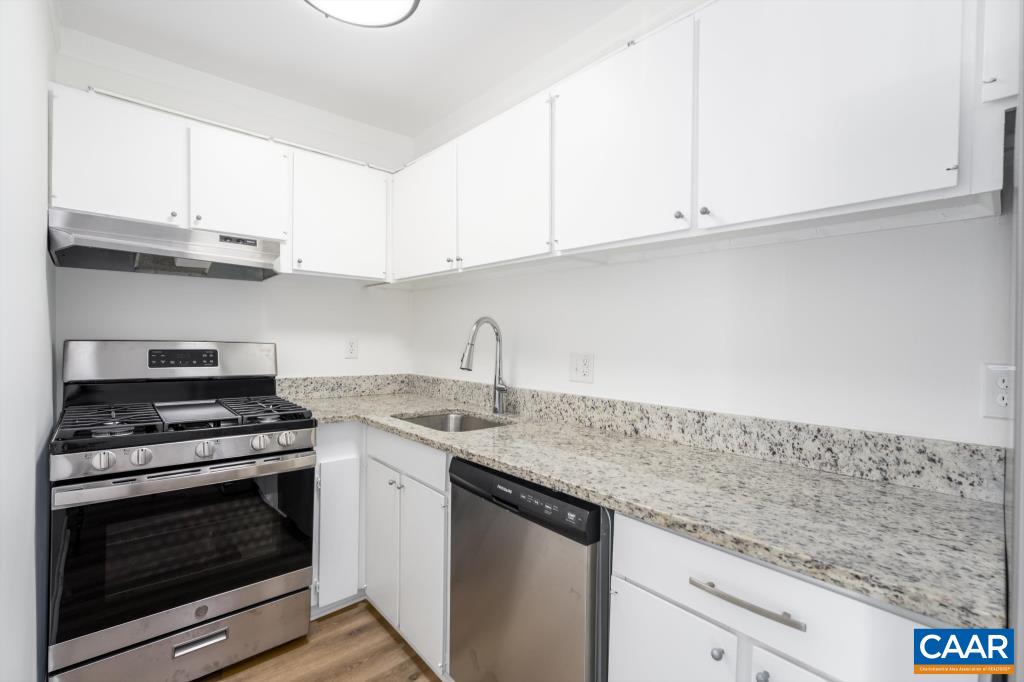 555 BURGOYNE RD Unit: 13