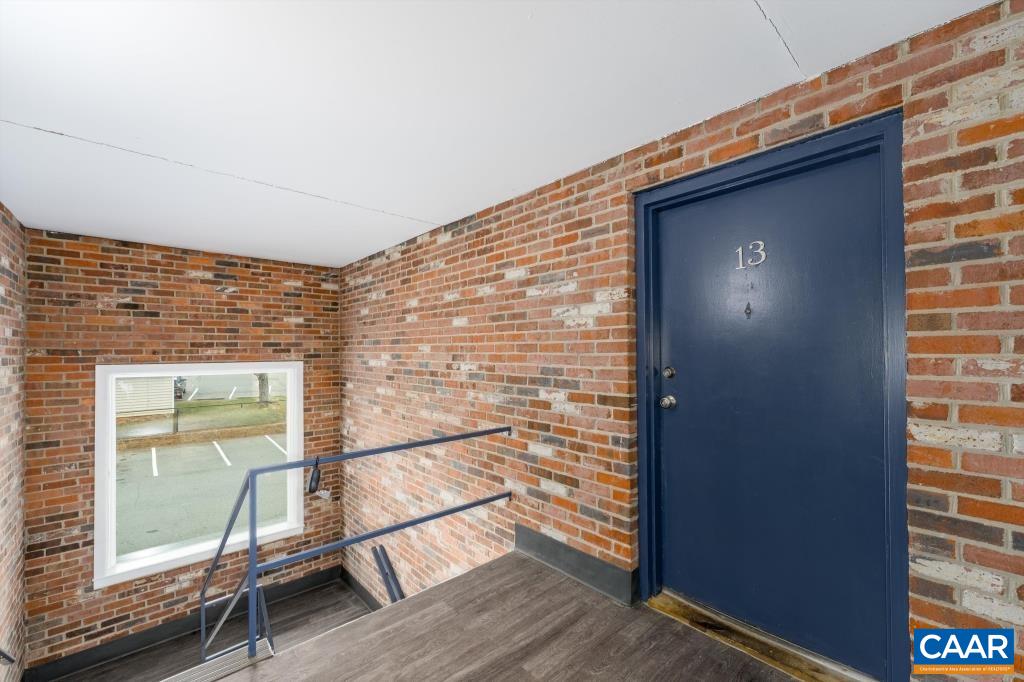 555 BURGOYNE RD Unit: 13