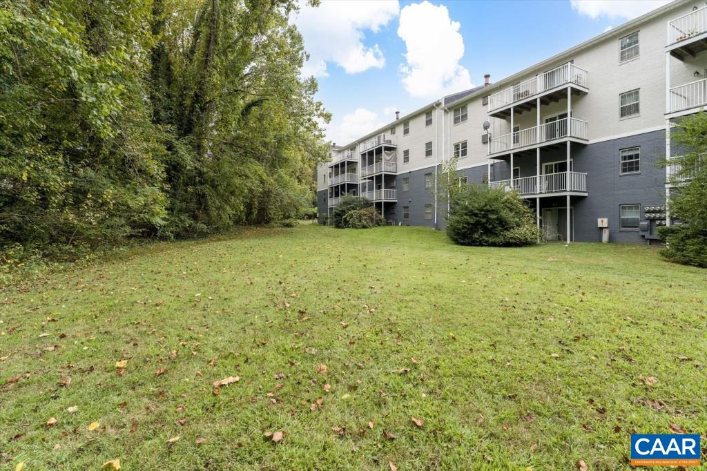 555 BURGOYNE RD Unit: 13