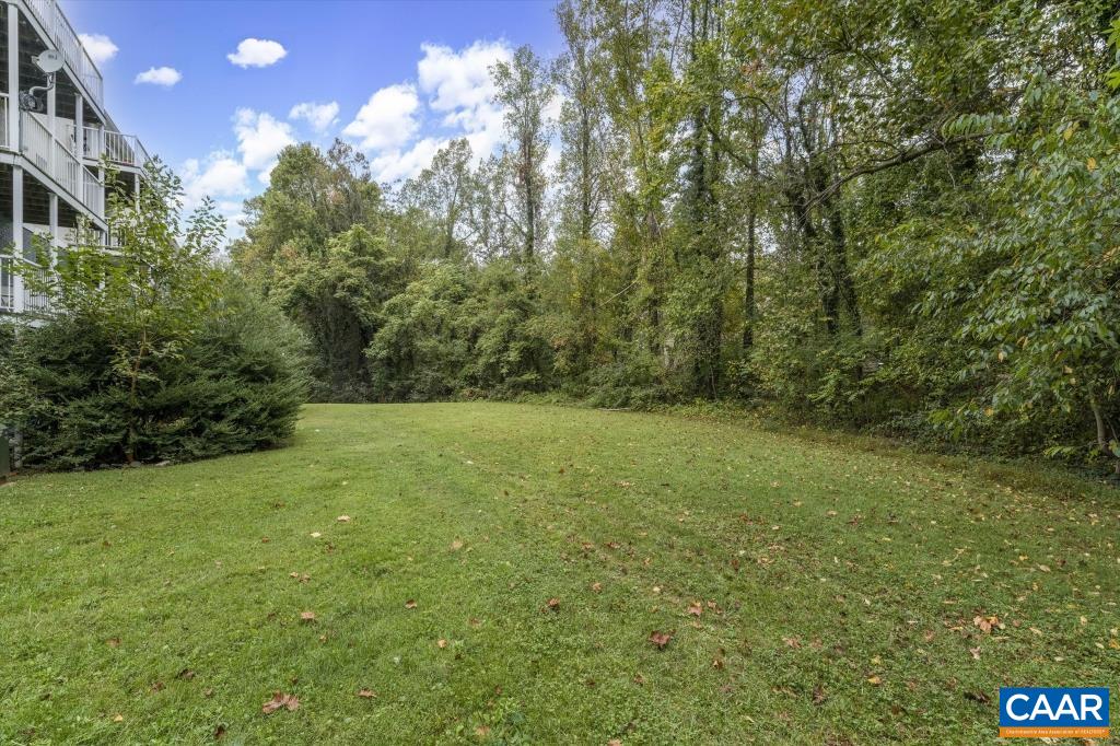 555 BURGOYNE RD Unit: 13