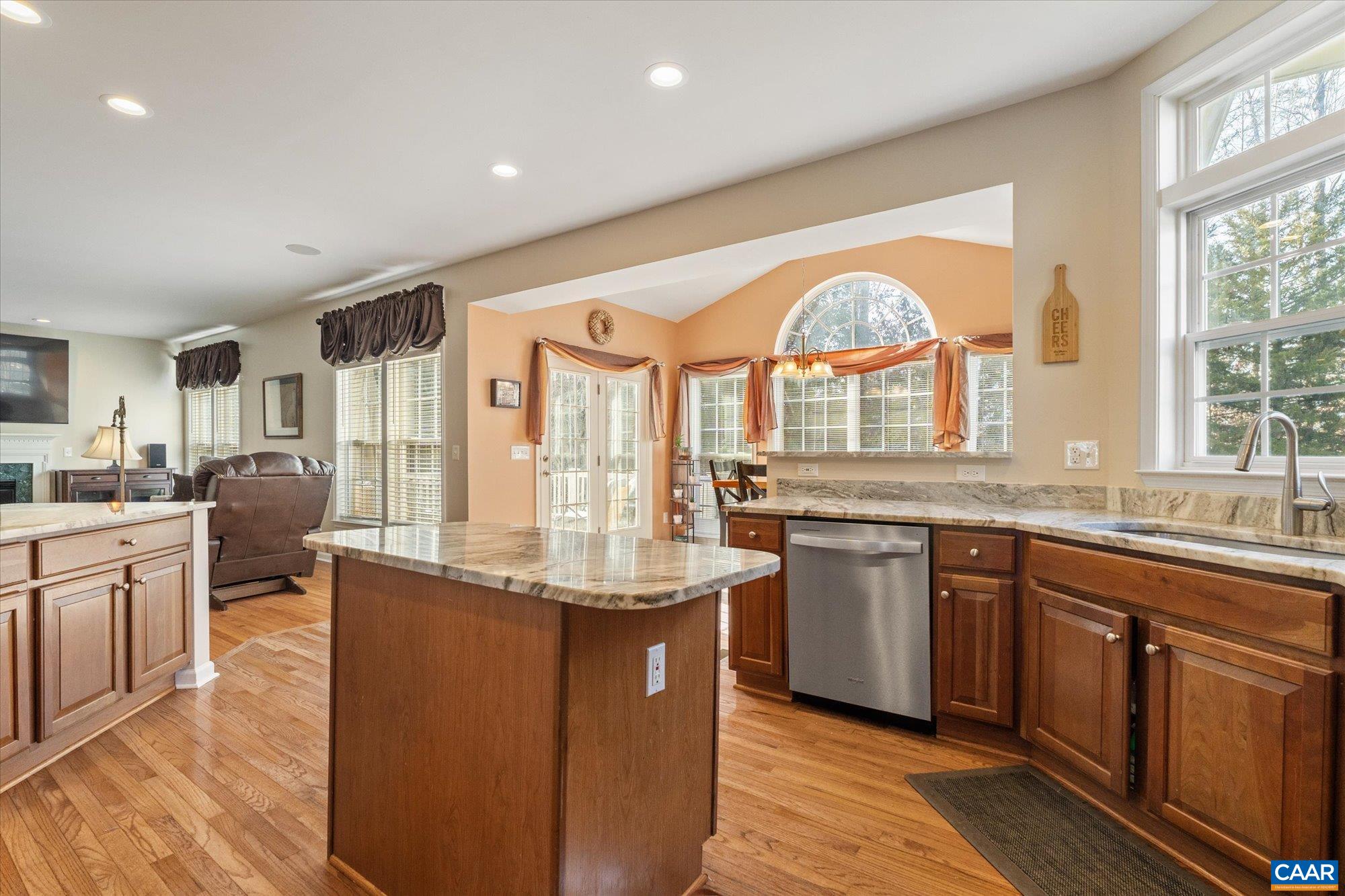 39 LAKEVIEW CT