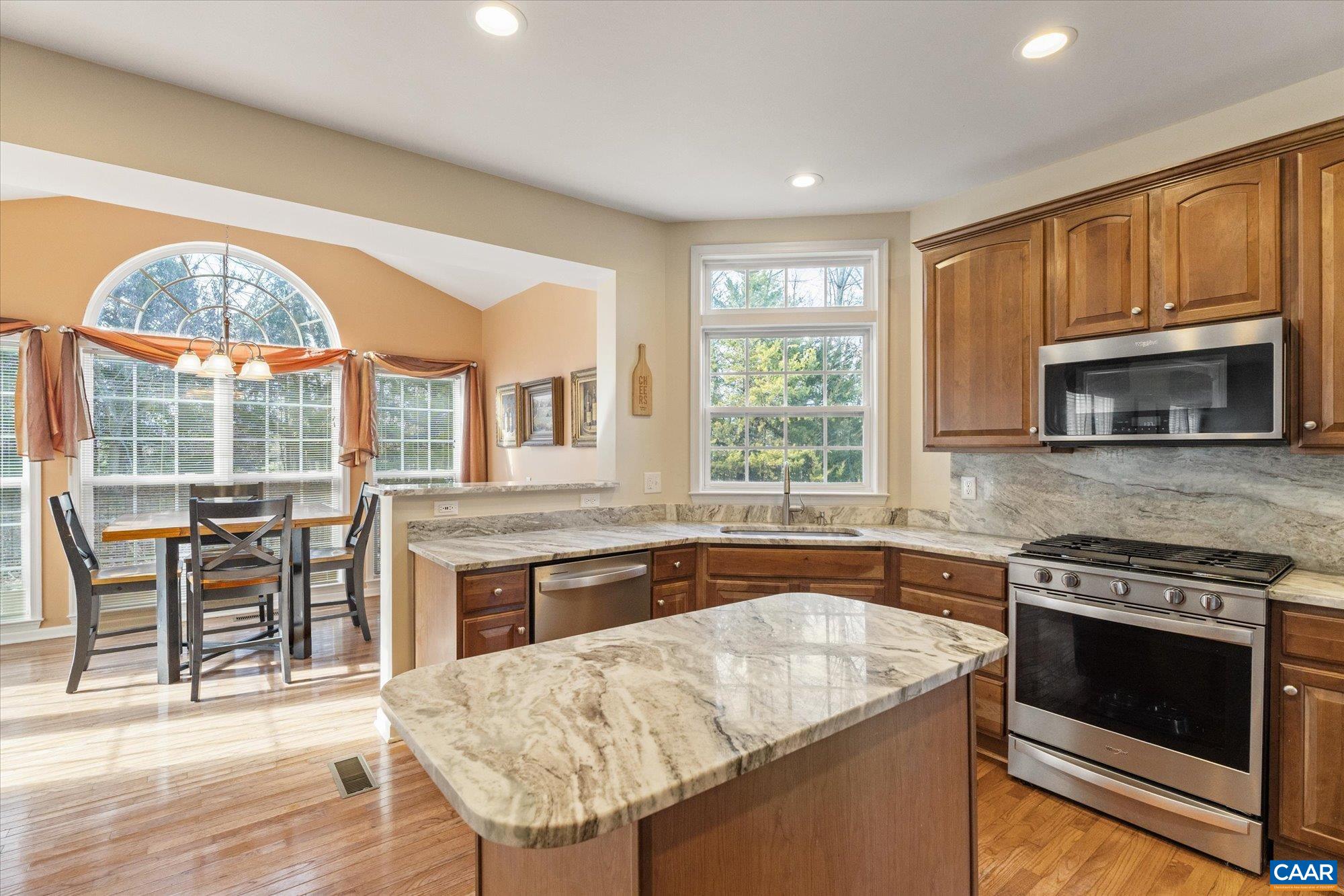 39 LAKEVIEW CT
