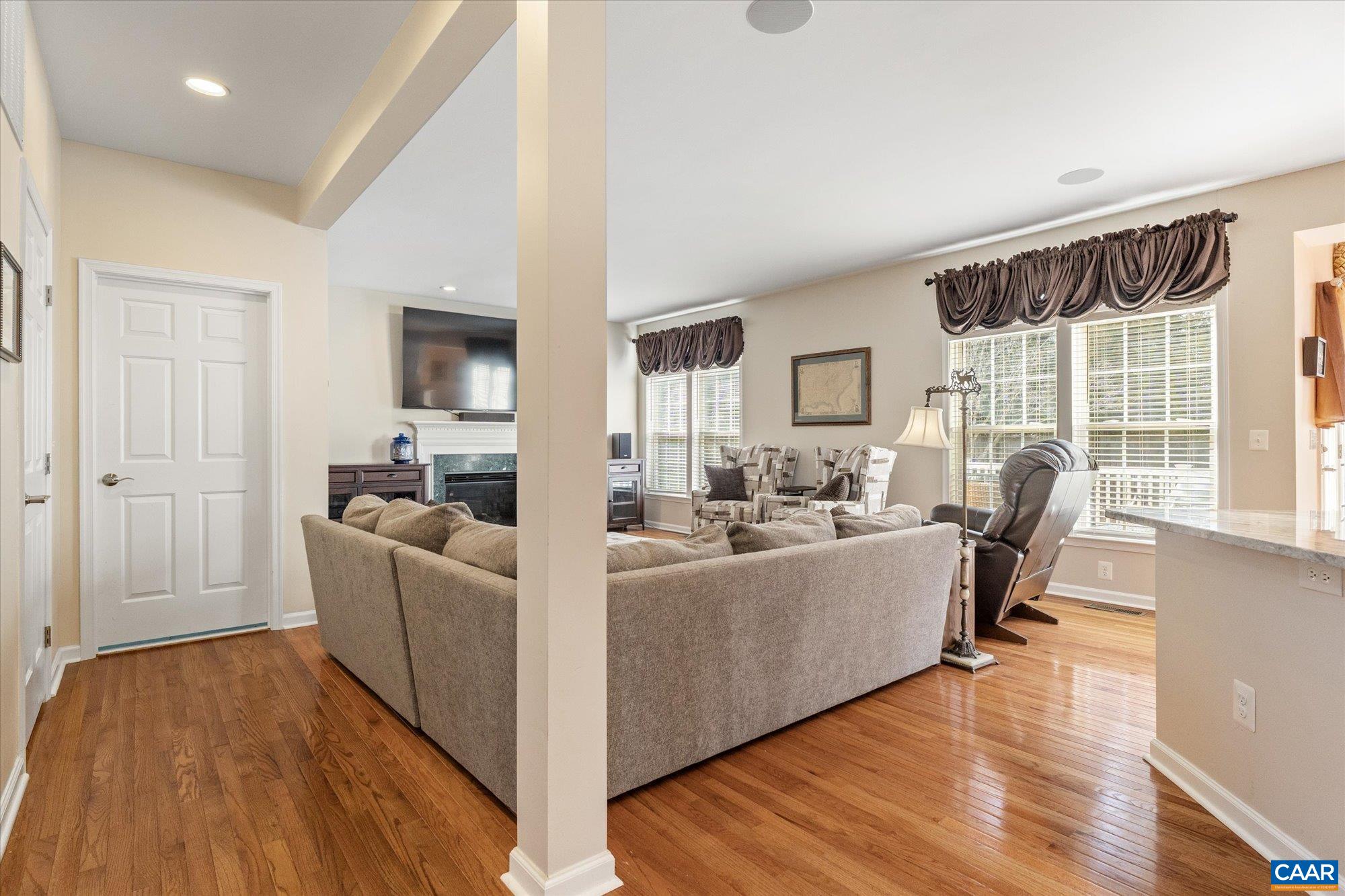 39 LAKEVIEW CT