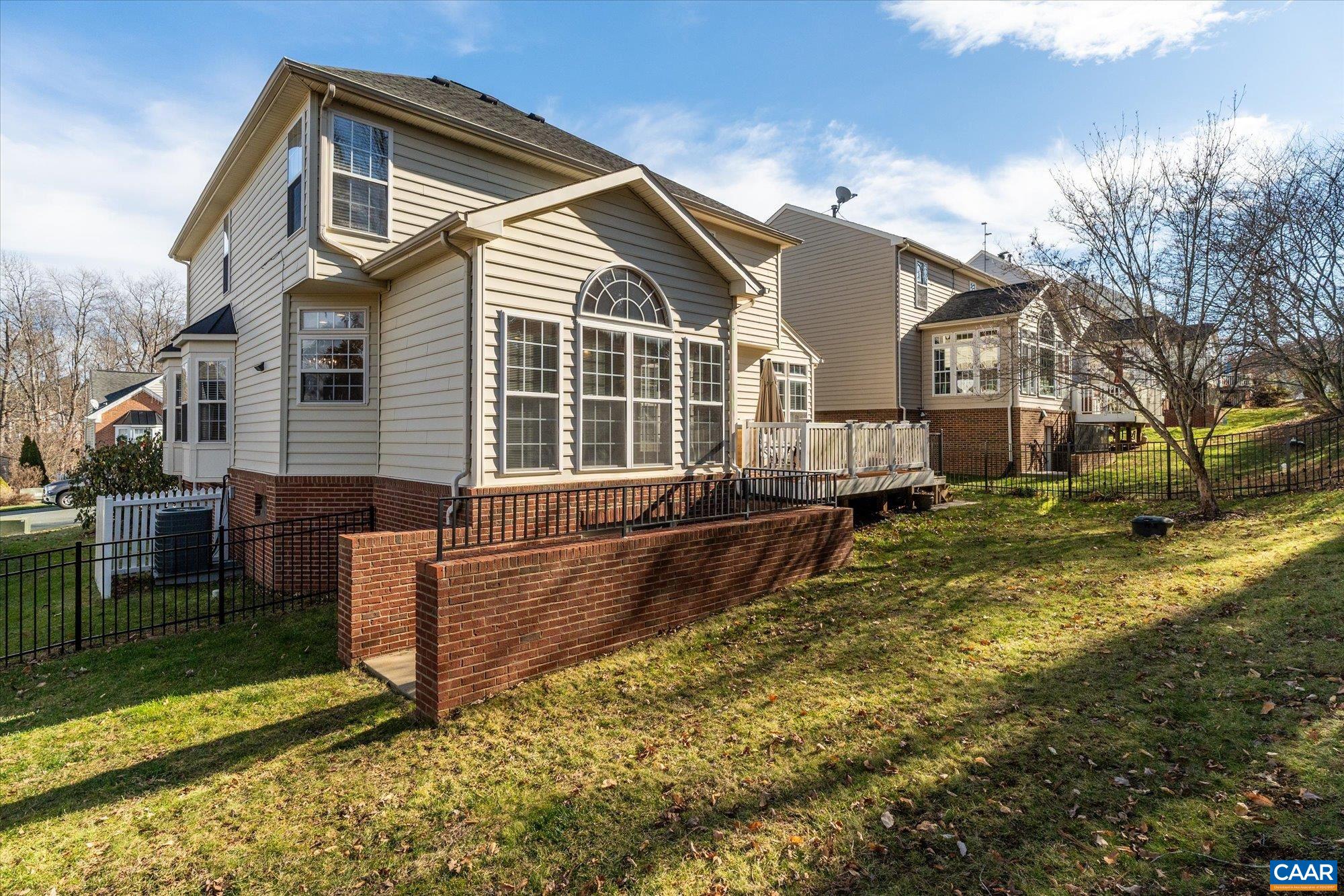 39 LAKEVIEW CT