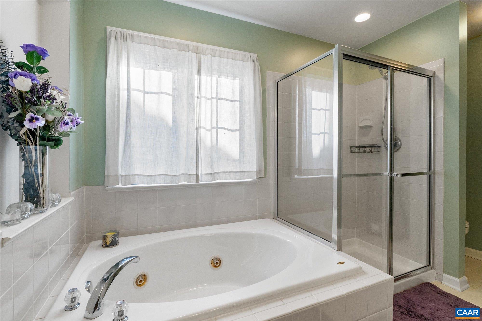 39 LAKEVIEW CT
