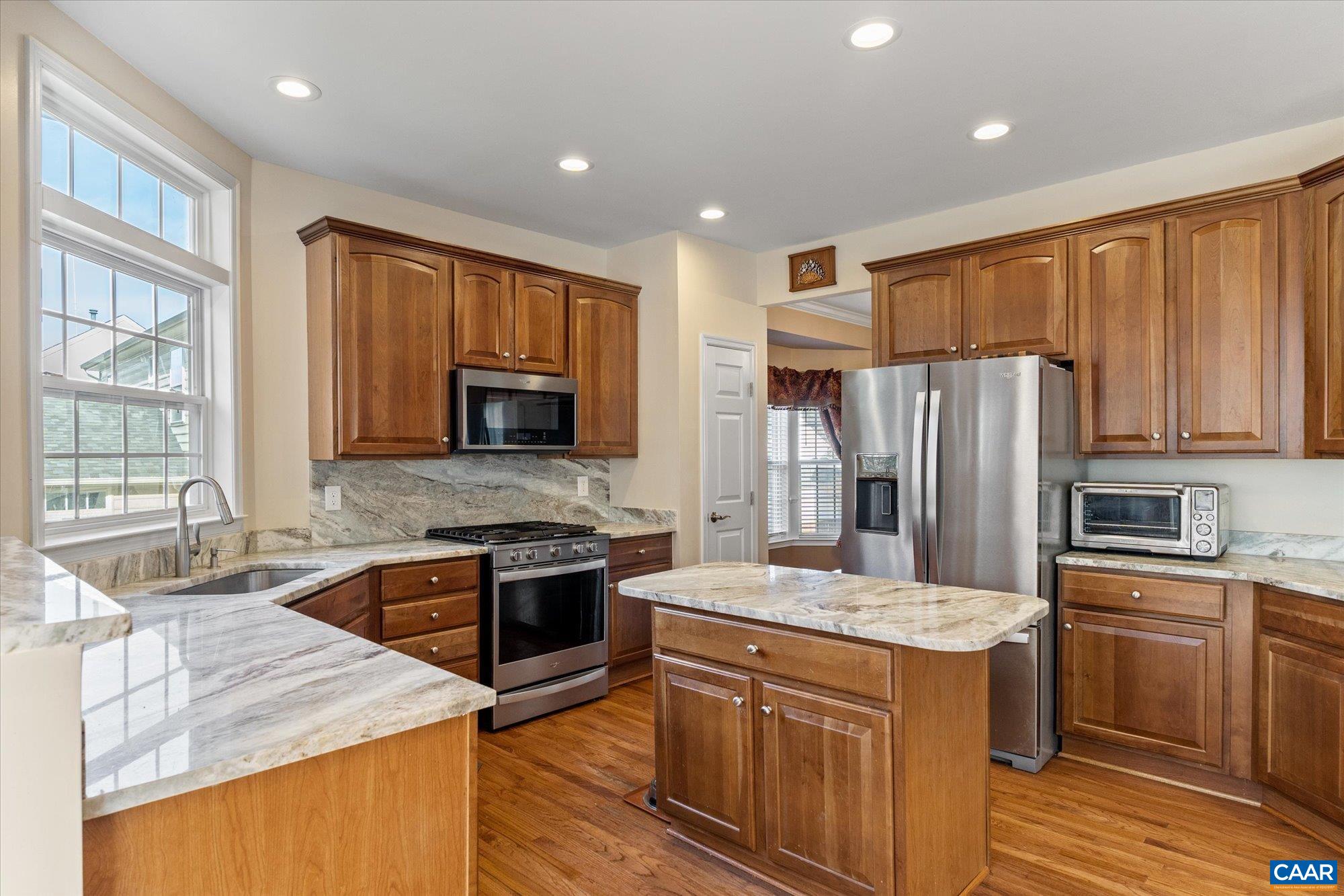 39 LAKEVIEW CT
