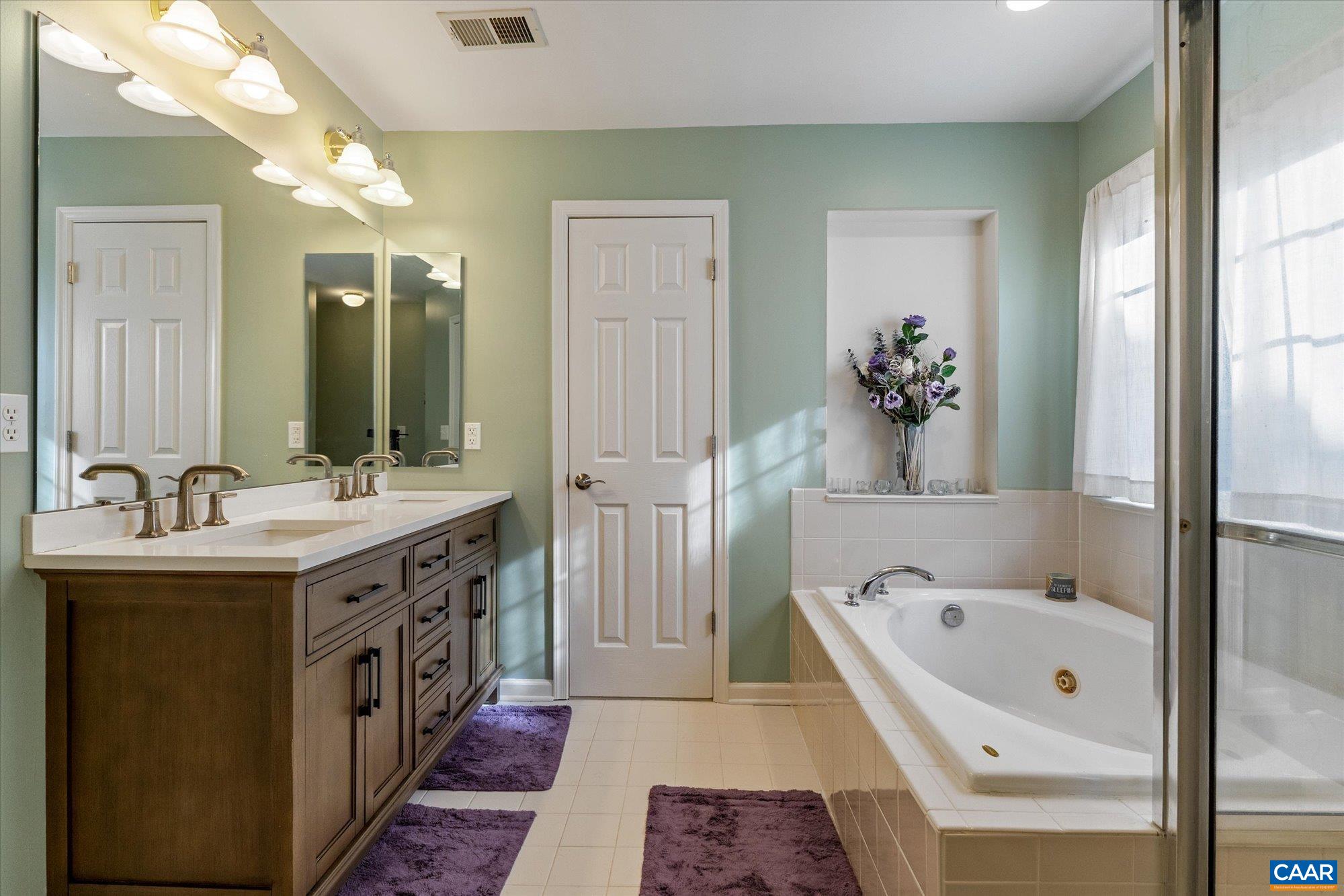 39 LAKEVIEW CT