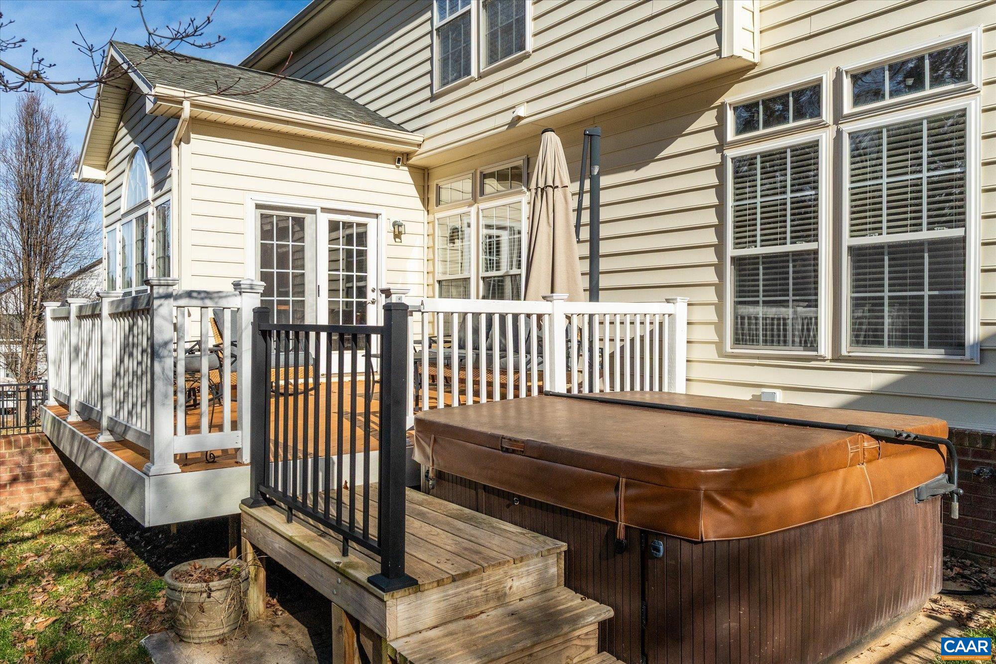 39 LAKEVIEW CT