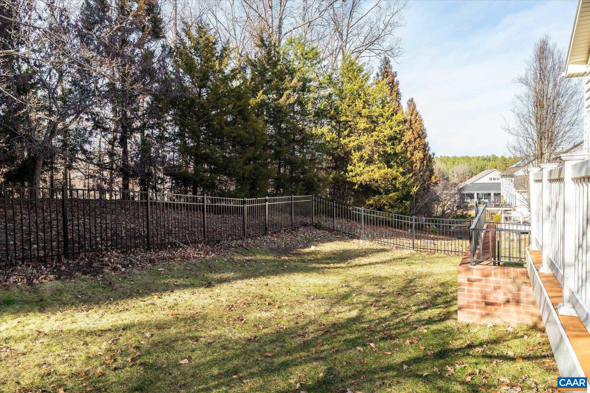 39 LAKEVIEW CT