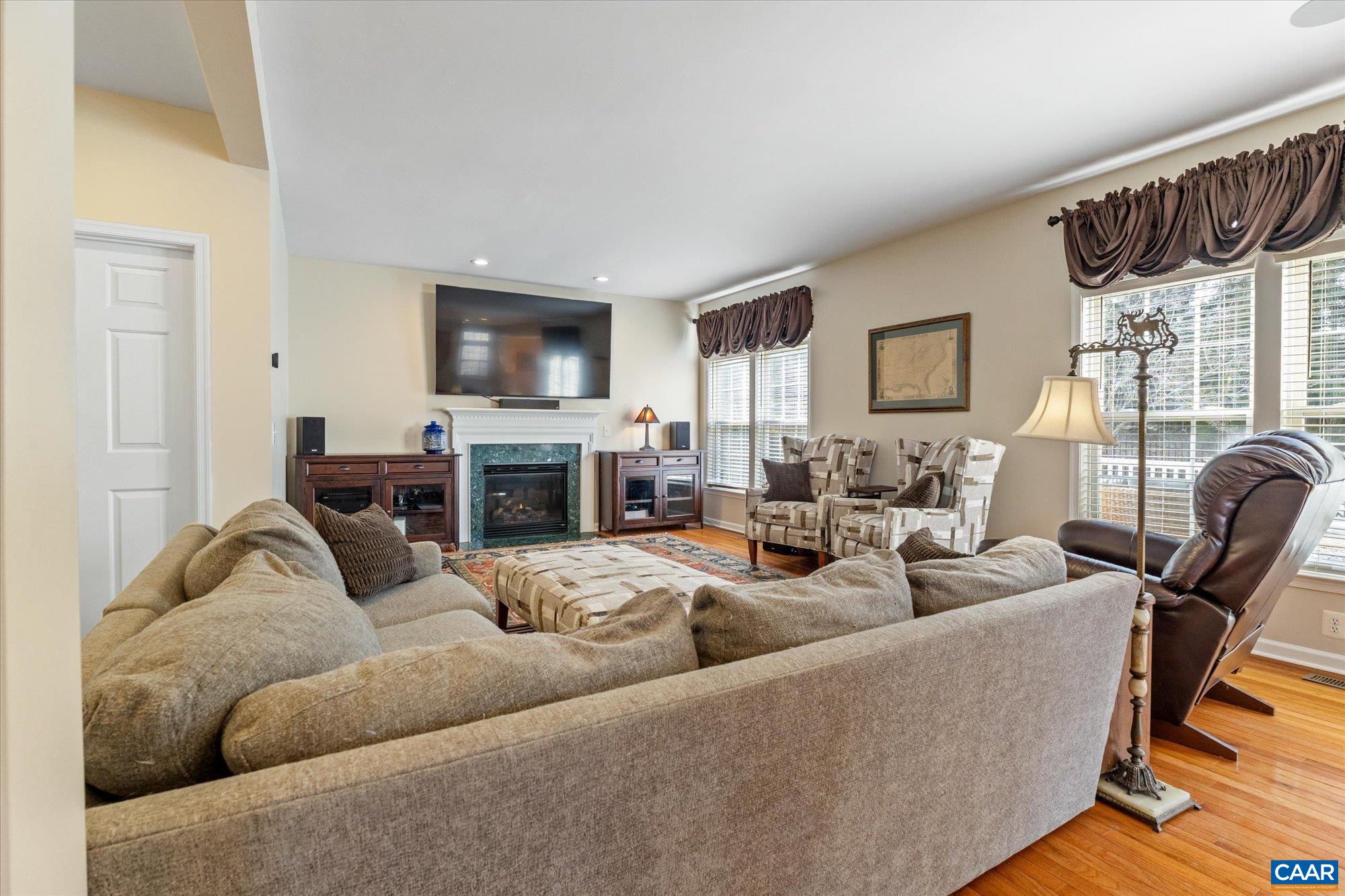 39 LAKEVIEW CT