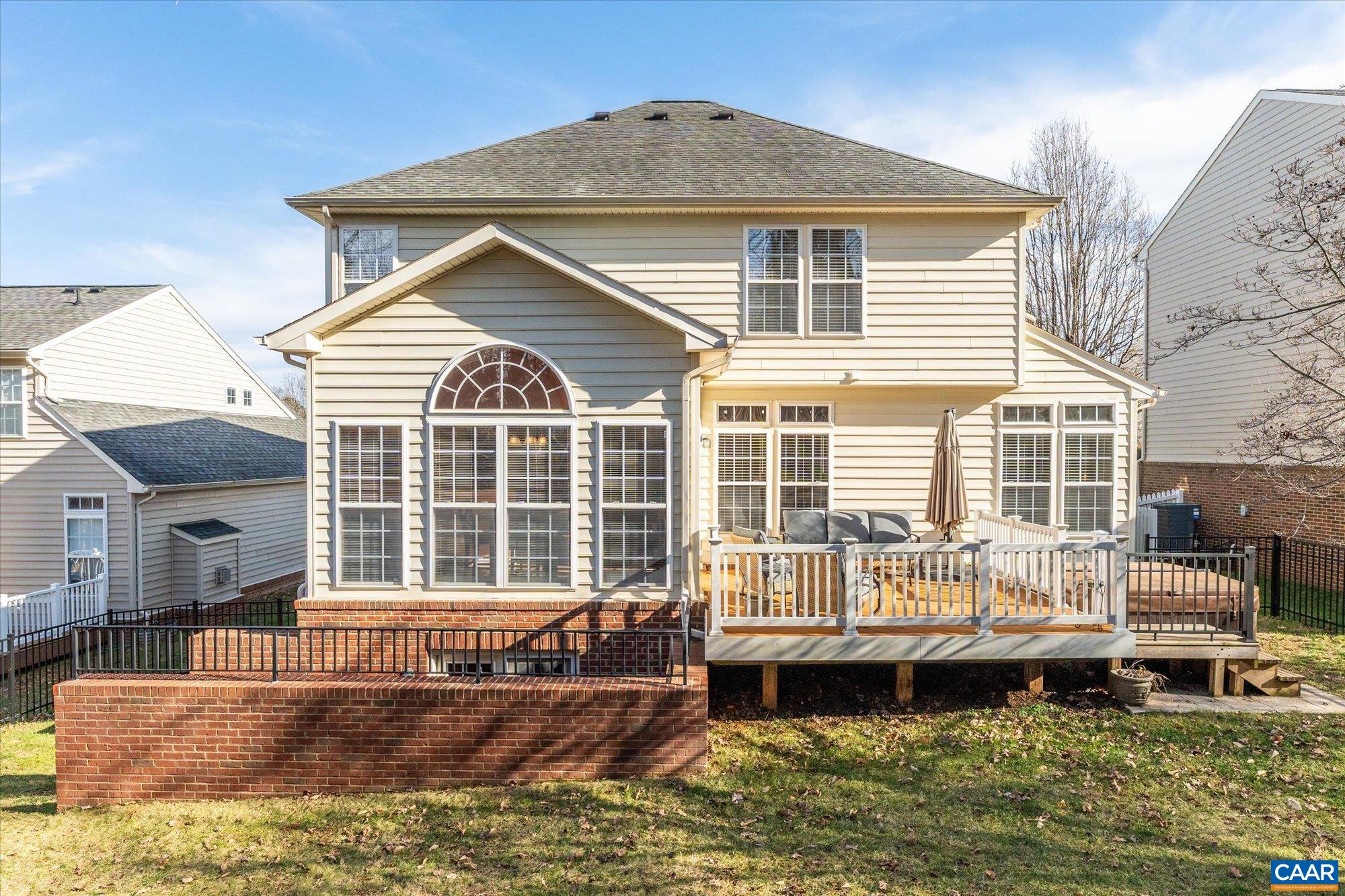 39 LAKEVIEW CT