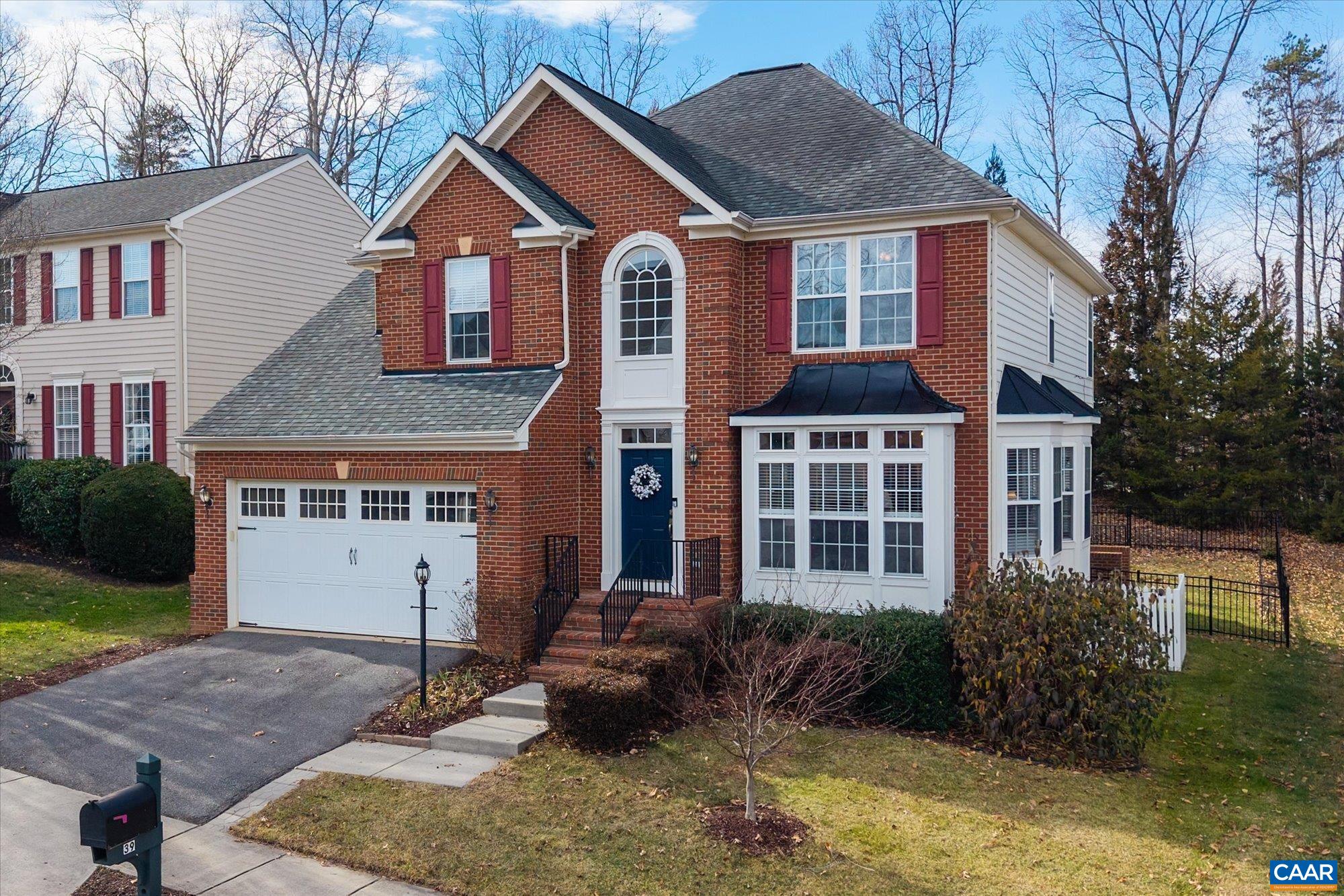 39 LAKEVIEW CT