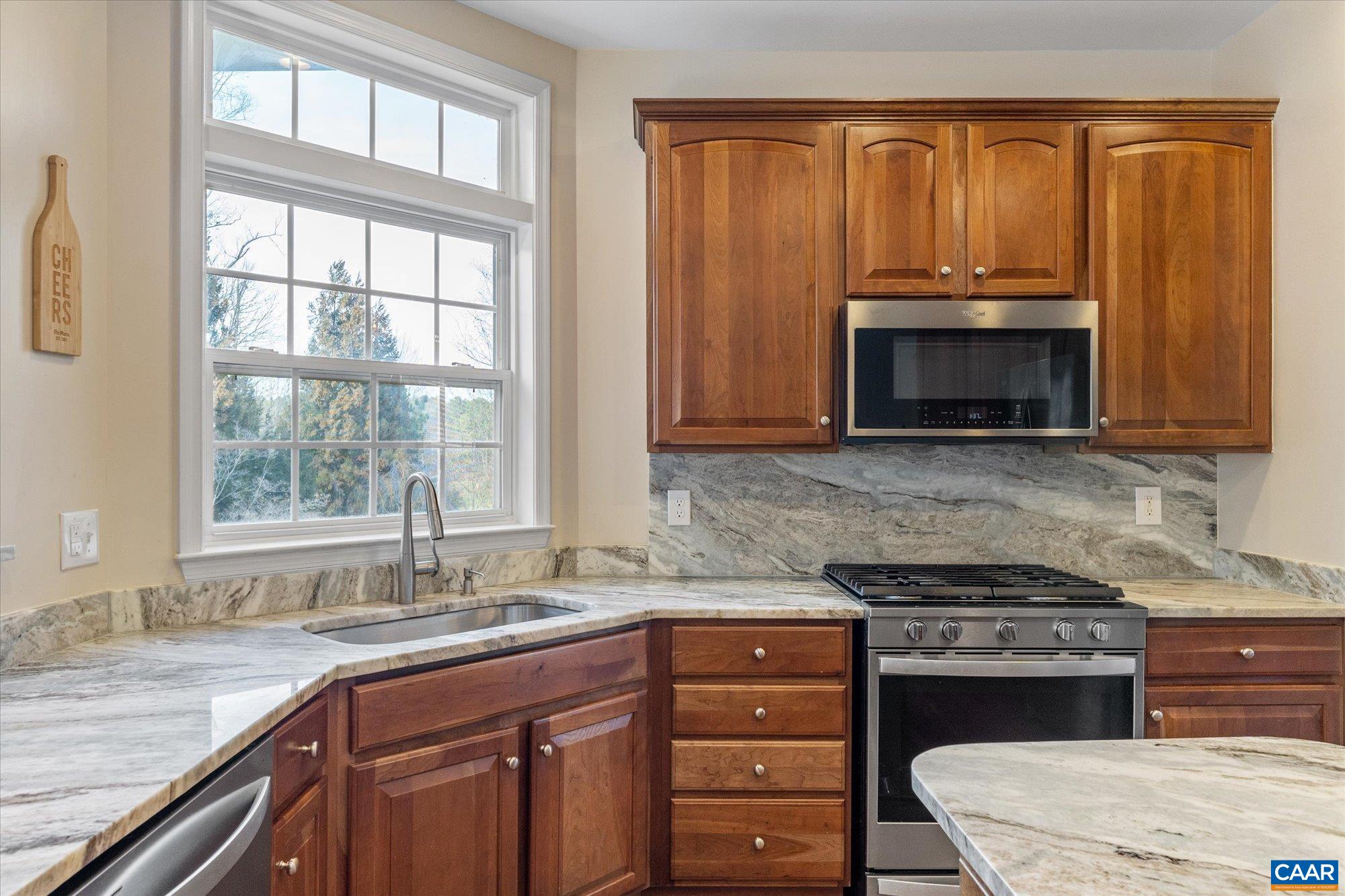 39 LAKEVIEW CT