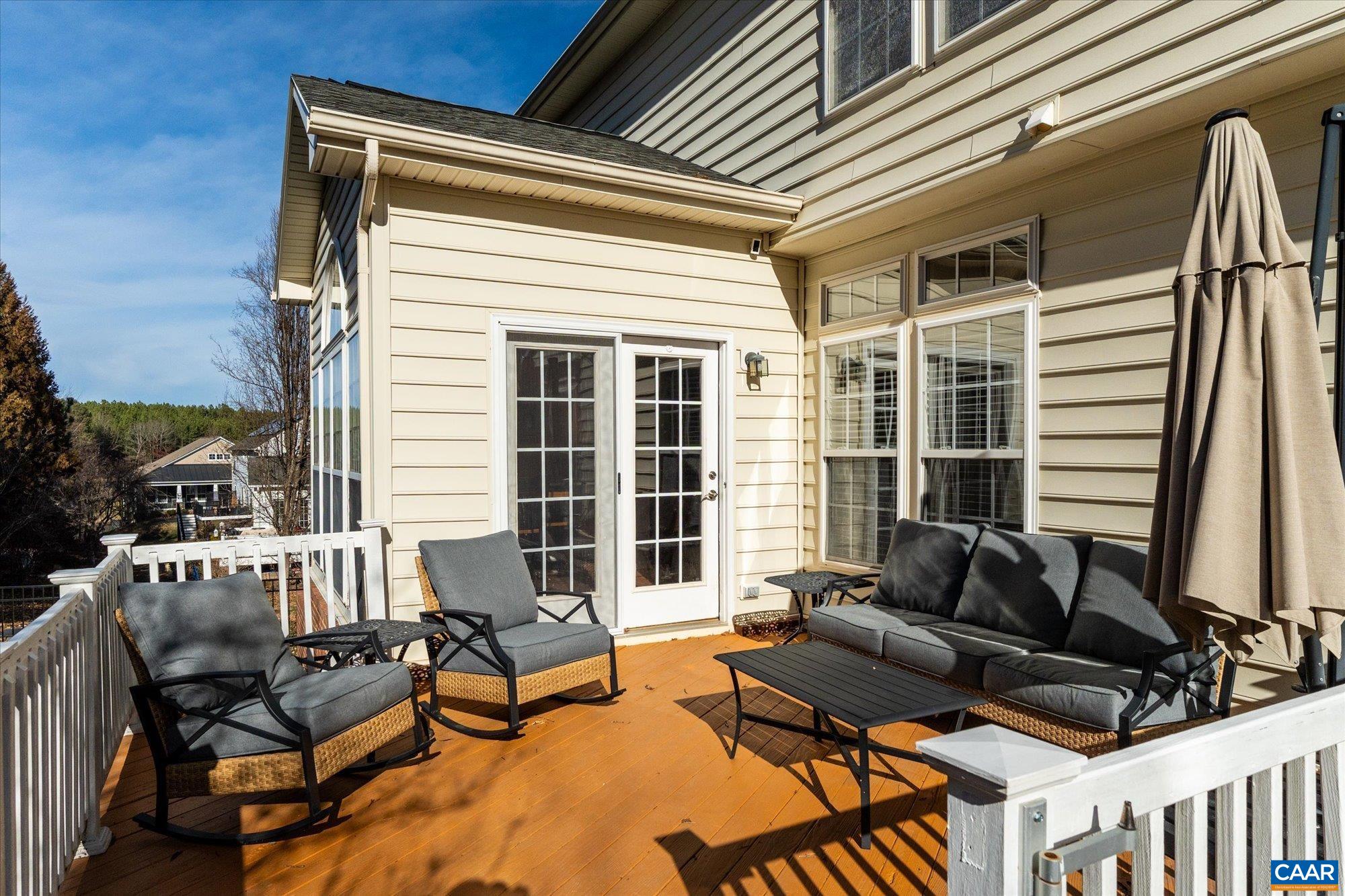 39 LAKEVIEW CT