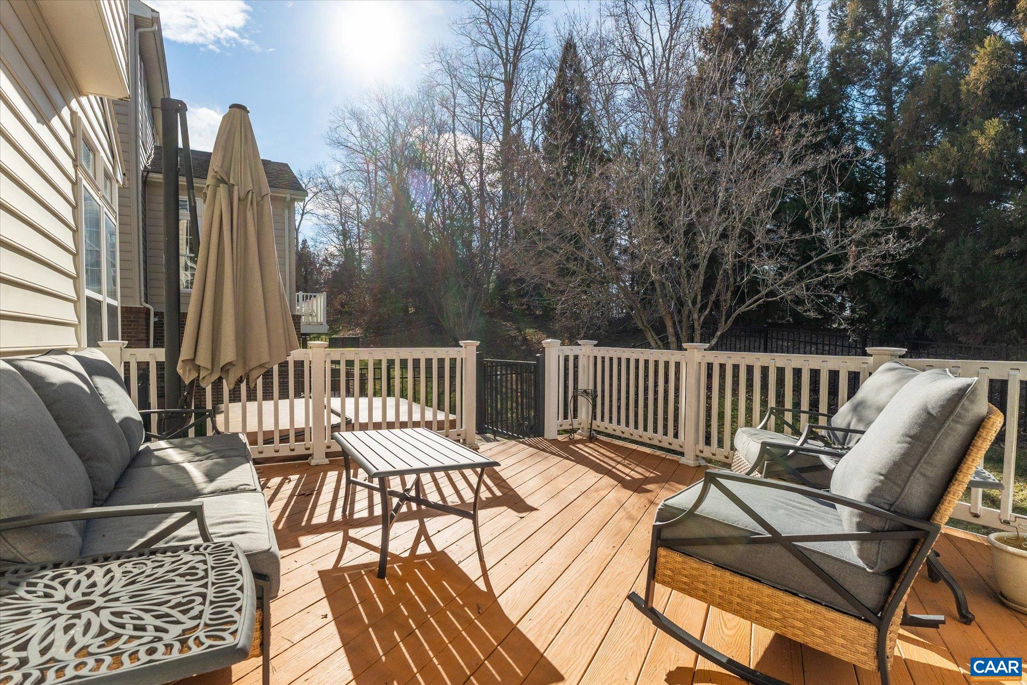 39 LAKEVIEW CT