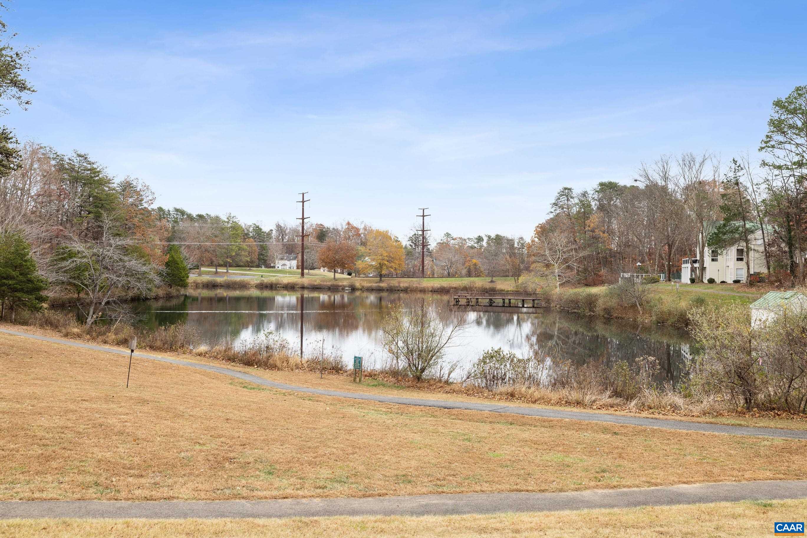 1946 LOIS LN