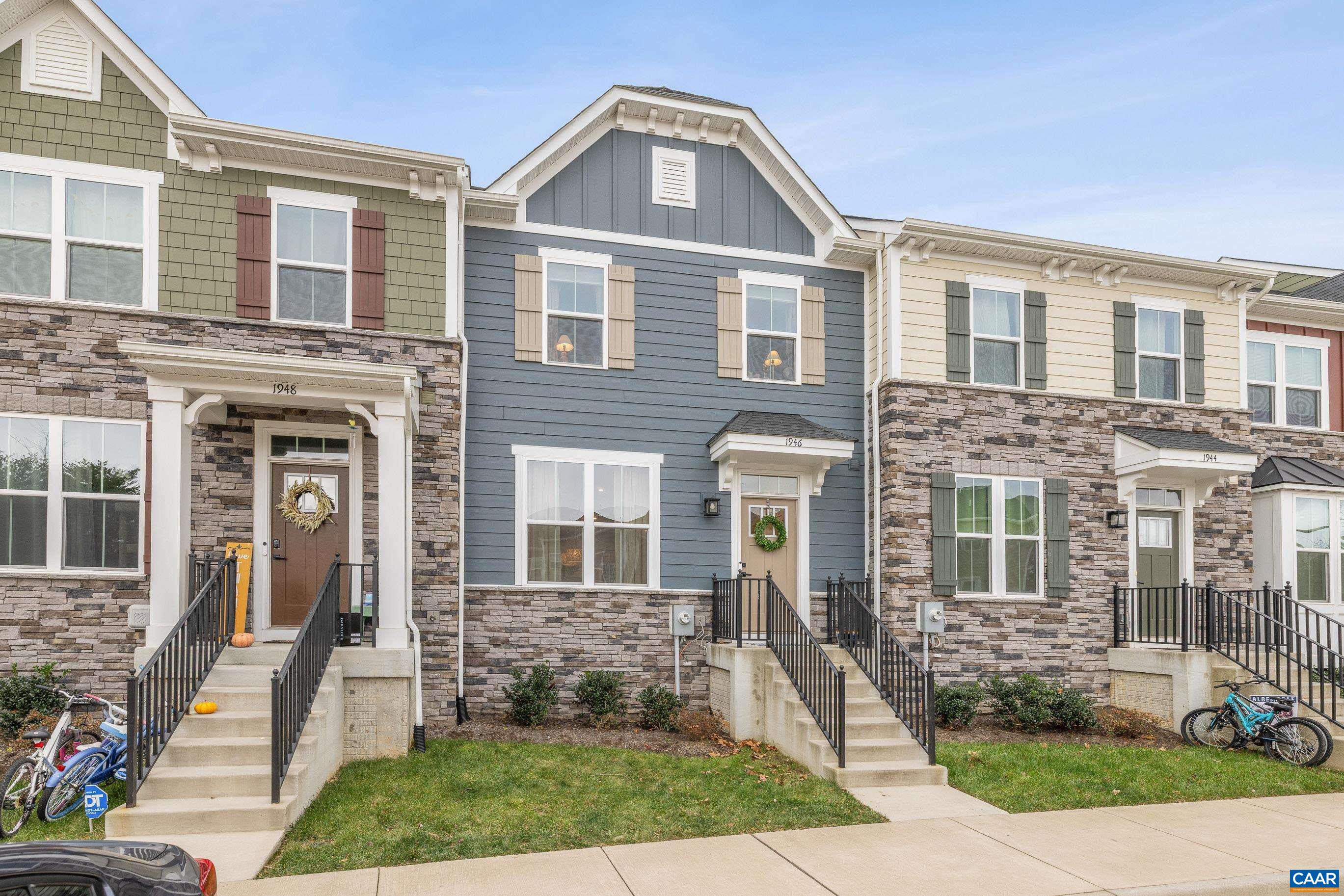 1946 LOIS LN