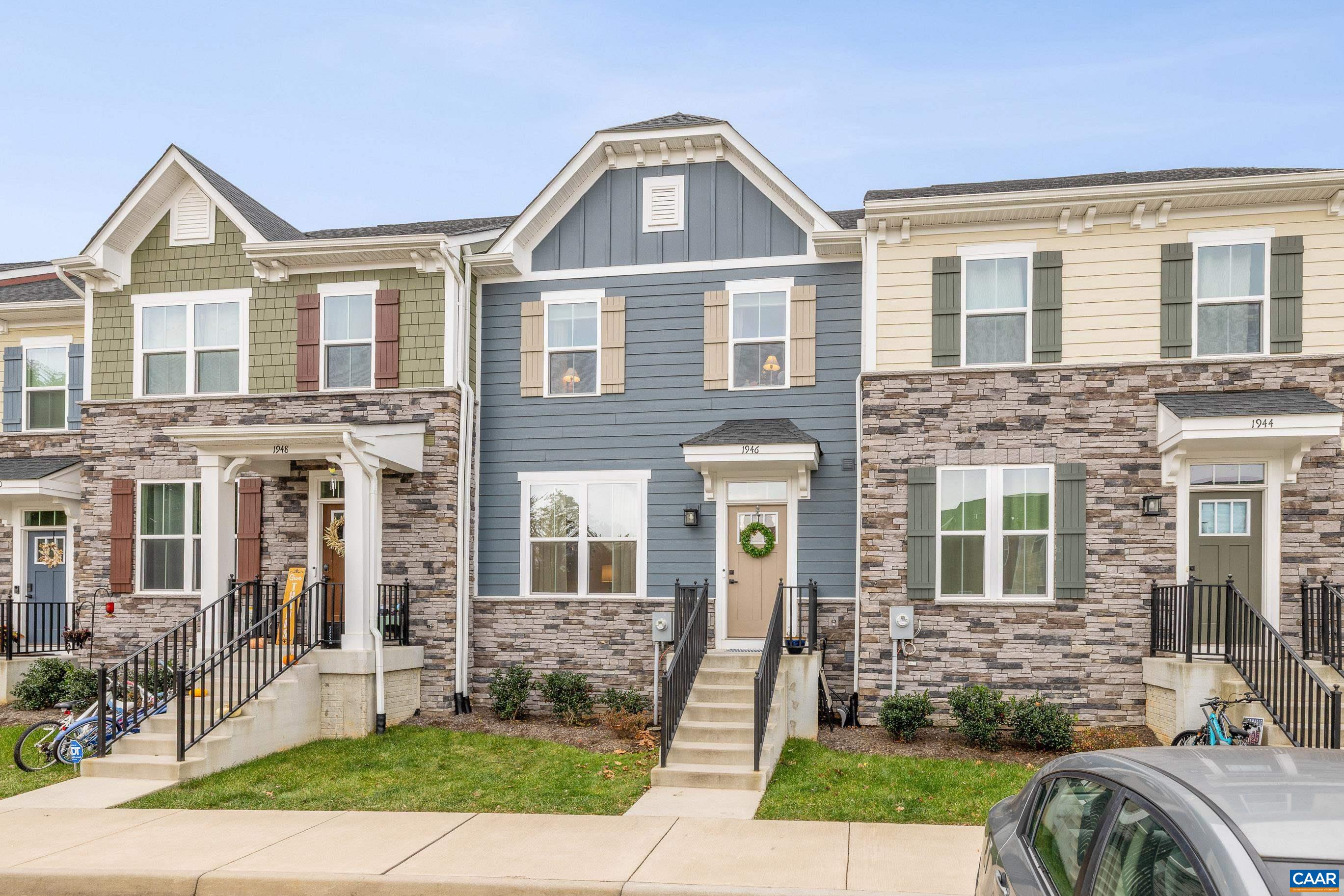 1946 LOIS LN