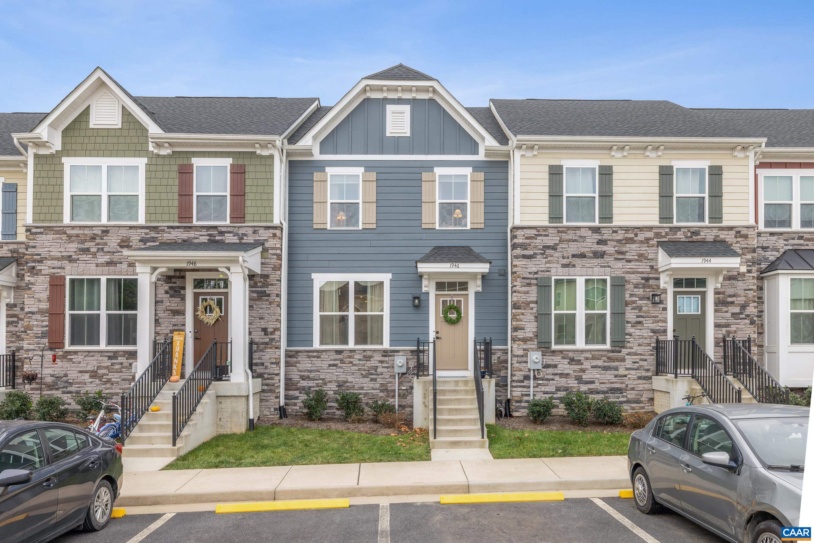 1946 LOIS LN
