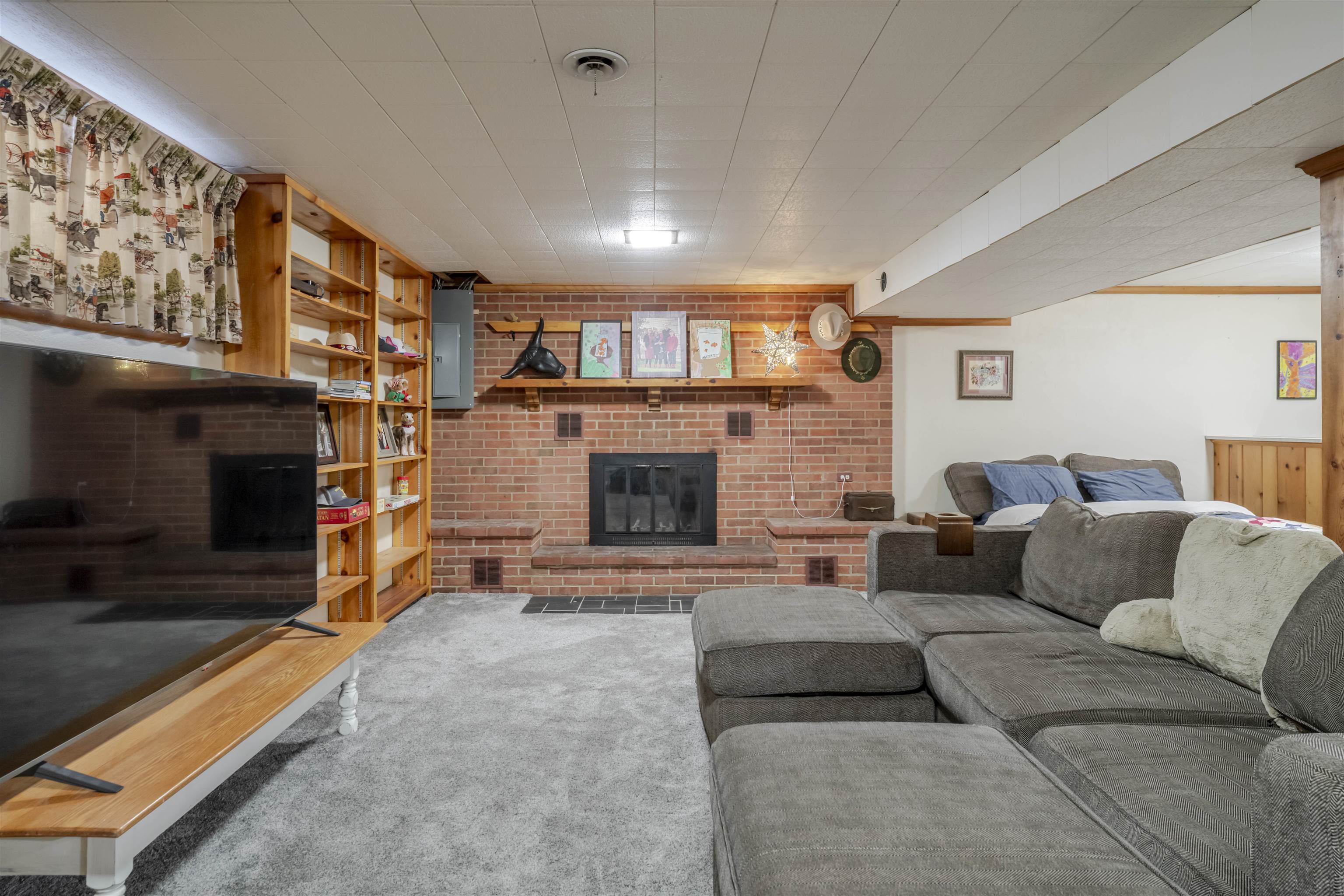 317 WINDEMERE DR