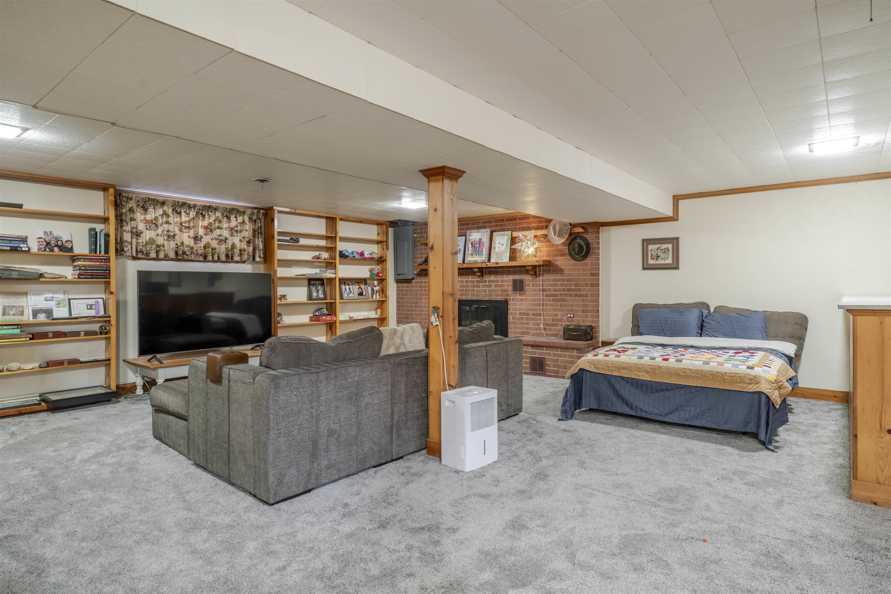 317 WINDEMERE DR