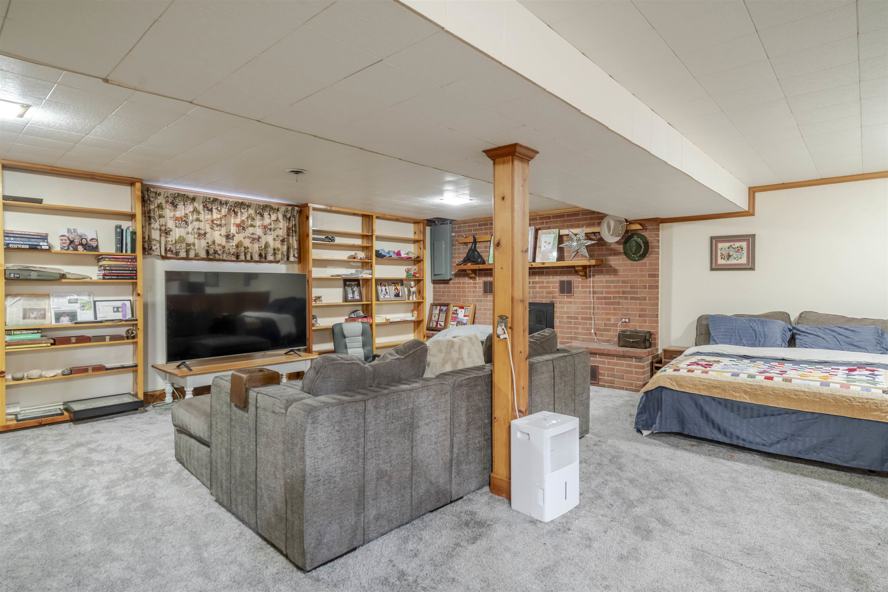 317 WINDEMERE DR