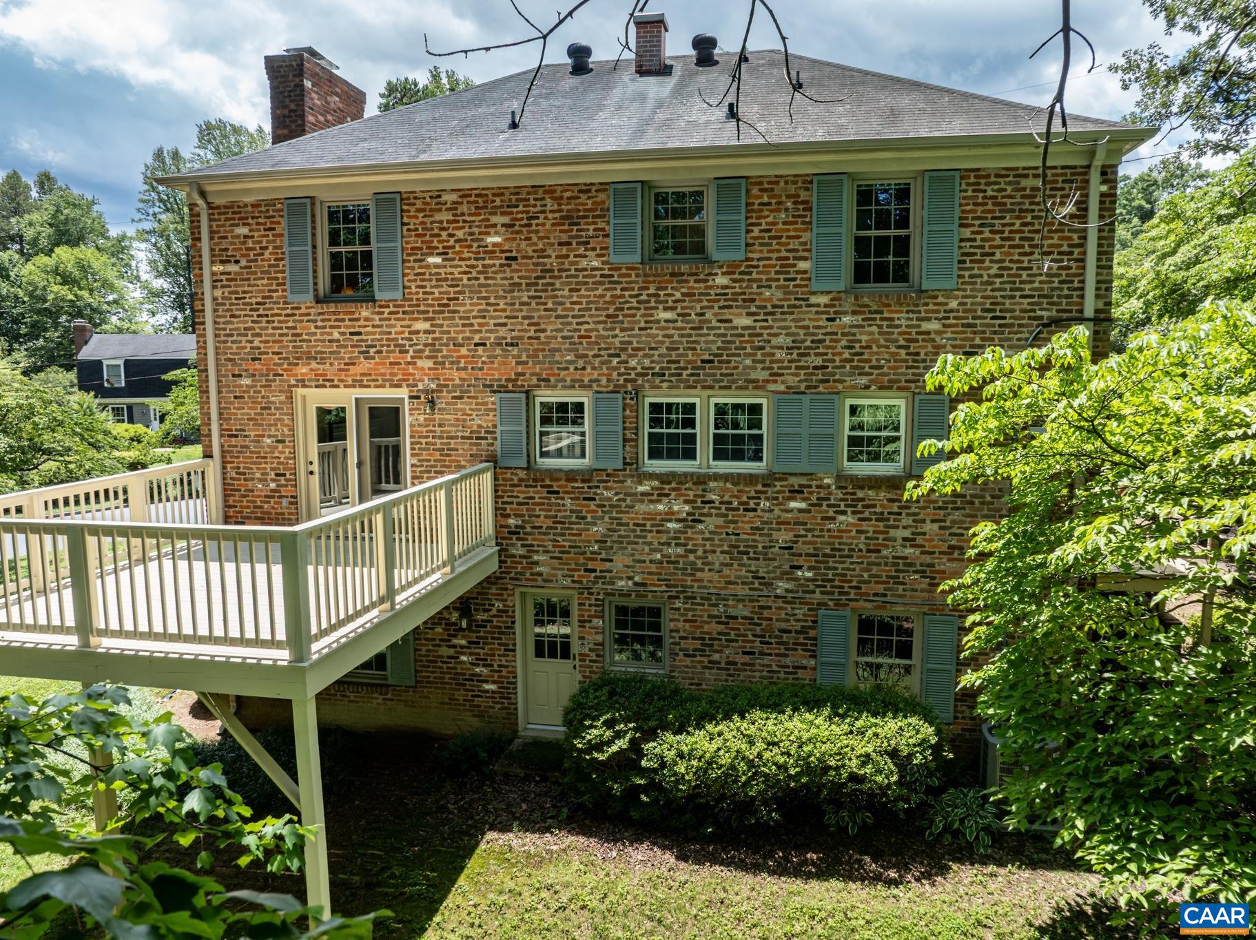 2402 BENNINGTON RD