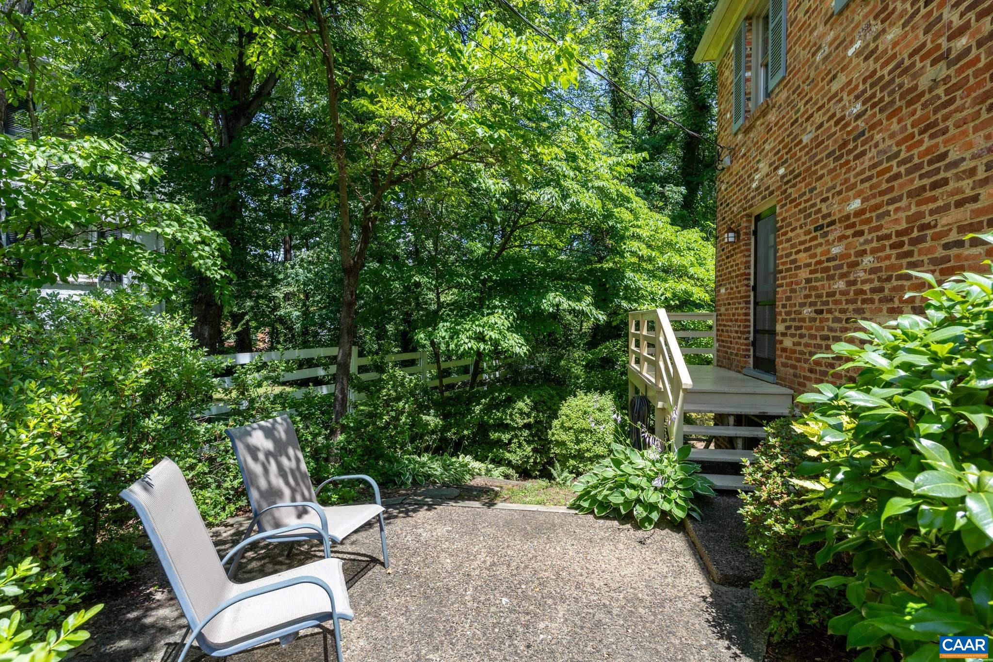2402 BENNINGTON RD