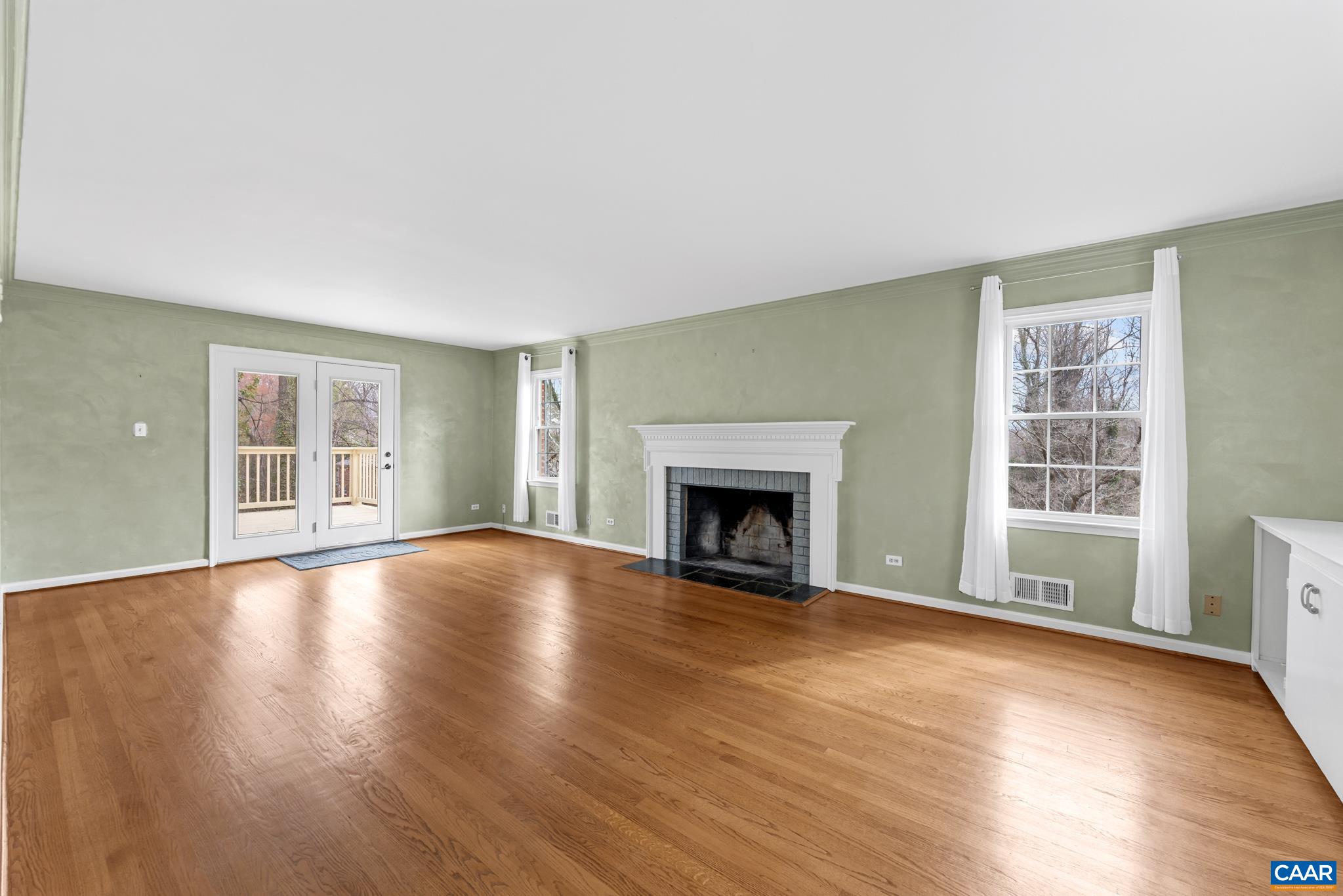 2402 BENNINGTON RD